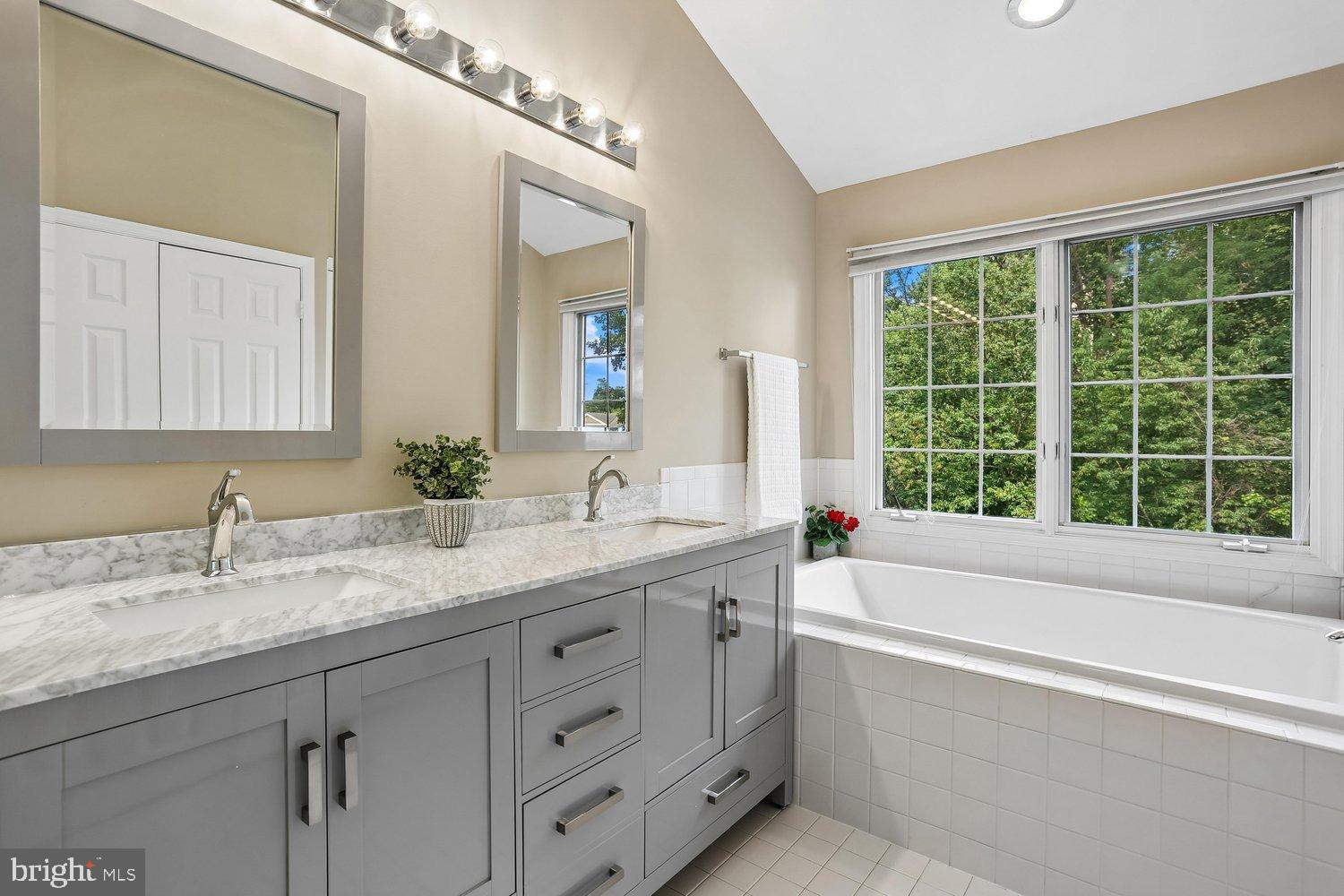 WHITLEY PARK CONDOMINIUM - Residential