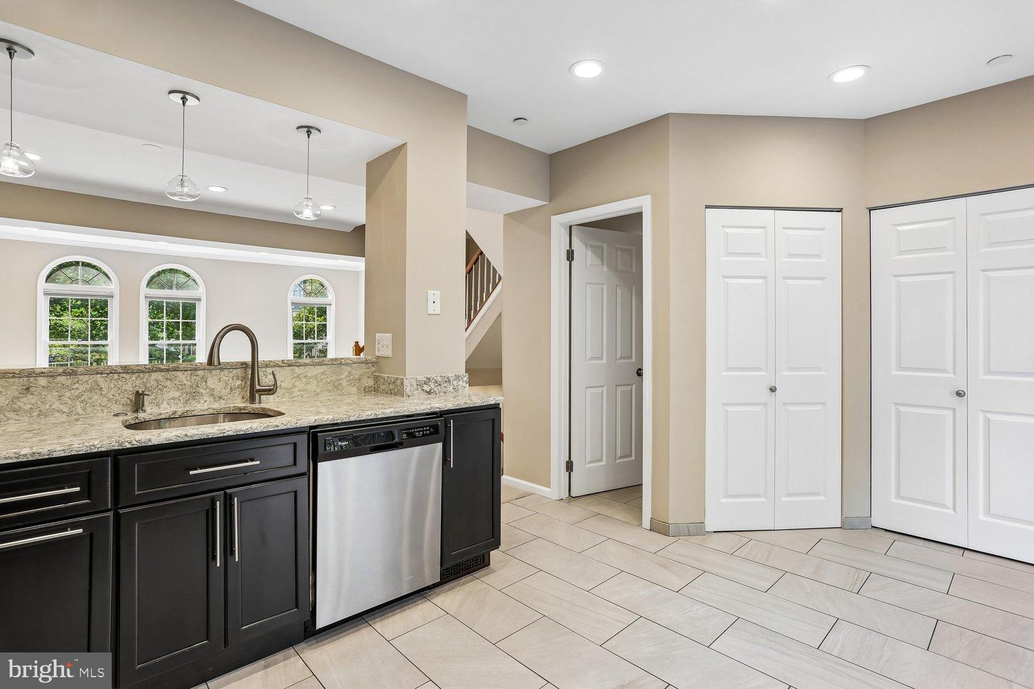 WHITLEY PARK CONDOMINIUM - Residential