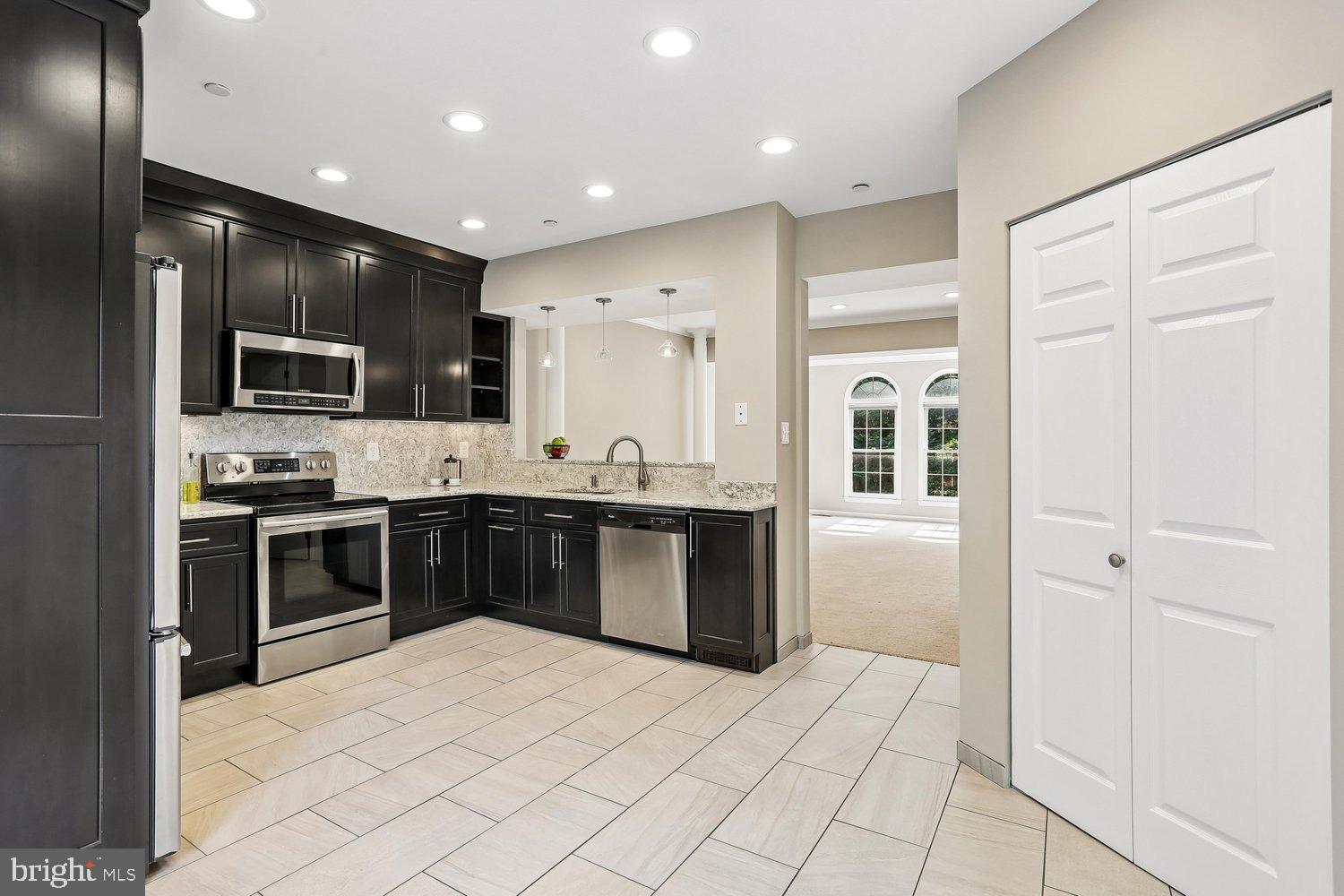 WHITLEY PARK CONDOMINIUM - Residential
