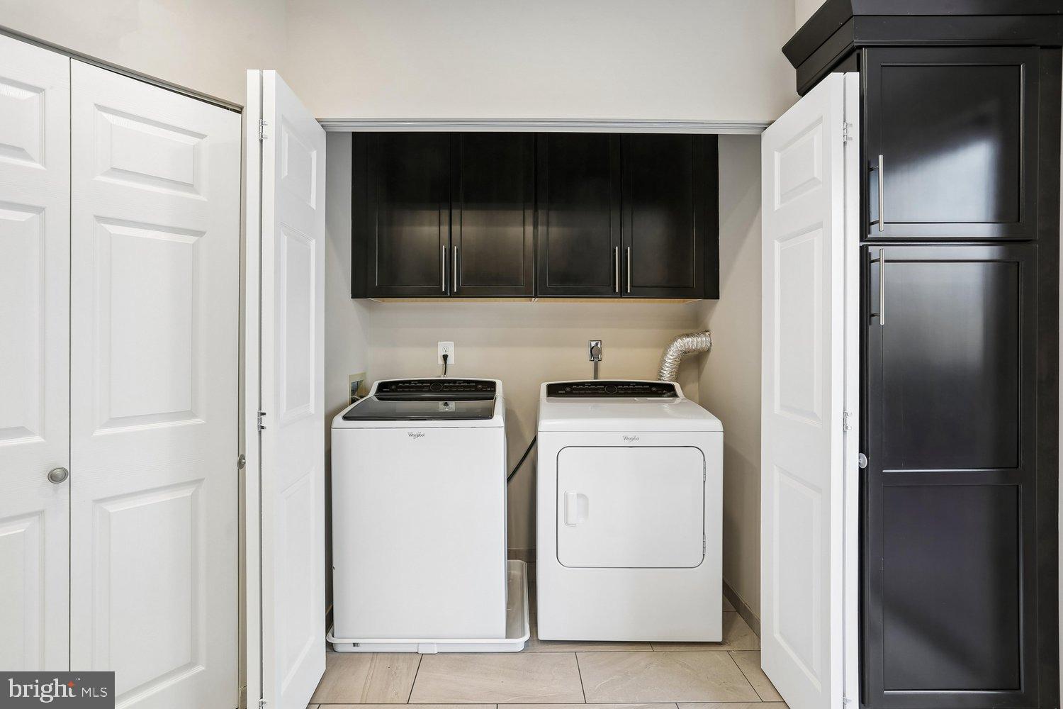 WHITLEY PARK CONDOMINIUM - Residential