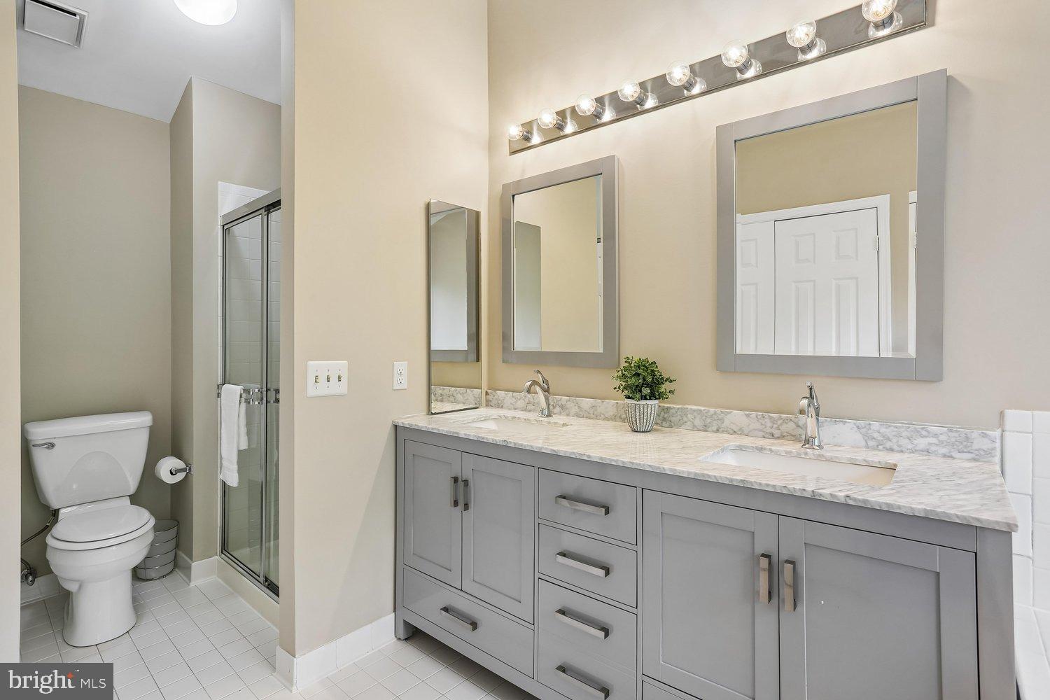 WHITLEY PARK CONDOMINIUM - Residential