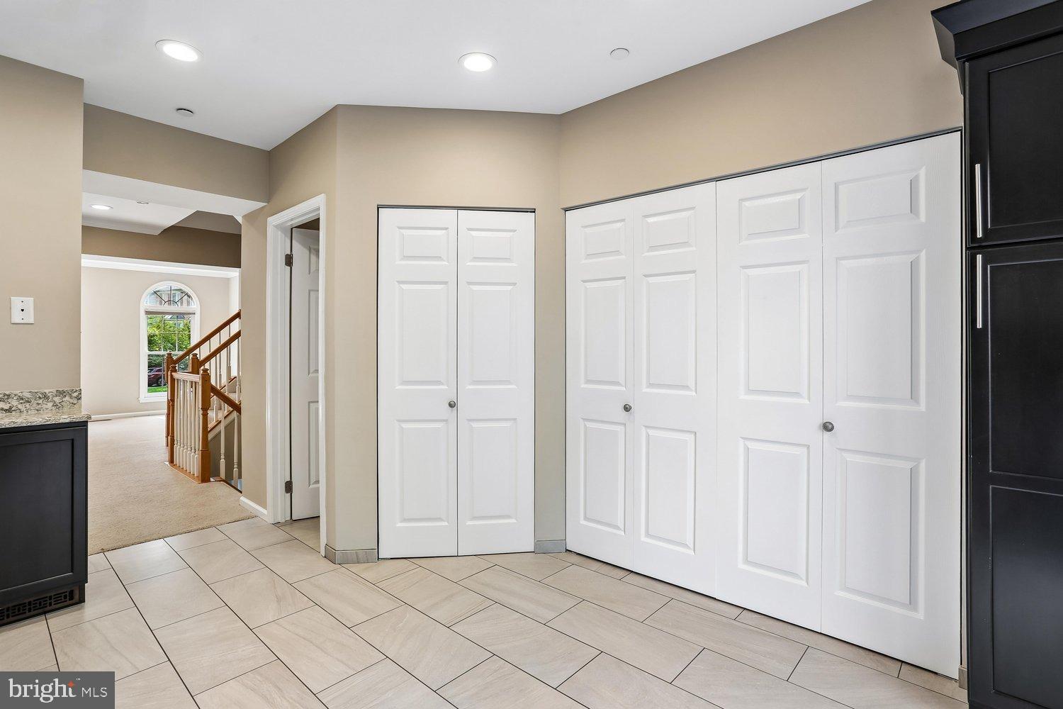 WHITLEY PARK CONDOMINIUM - Residential