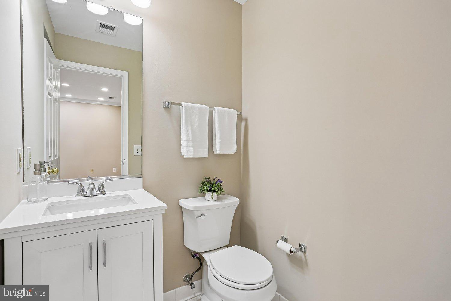 WHITLEY PARK CONDOMINIUM - Residential