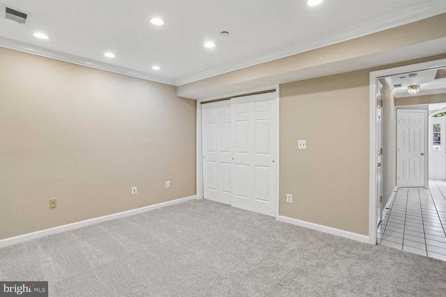 WHITLEY PARK CONDOMINIUM - Residential