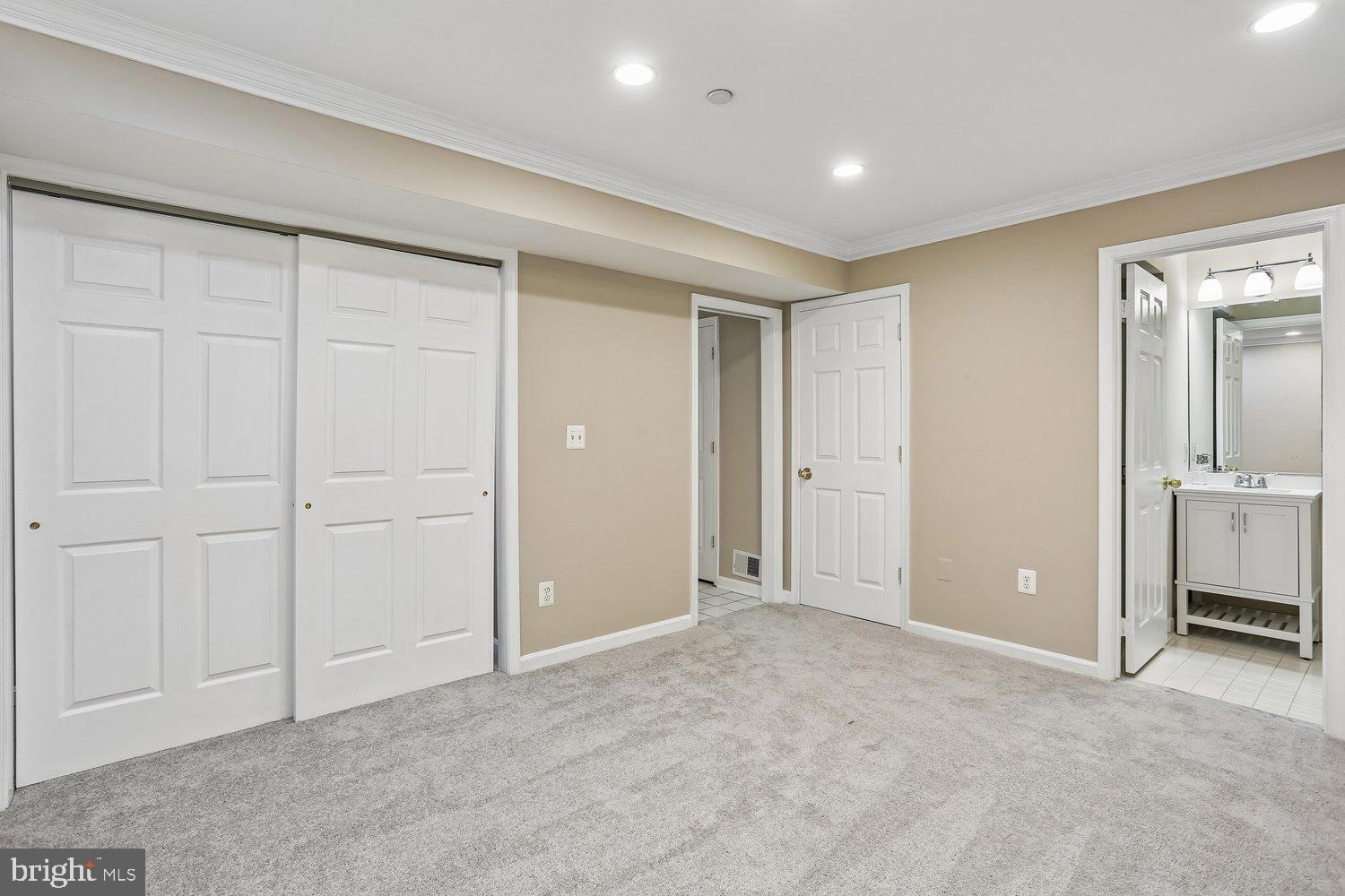 WHITLEY PARK CONDOMINIUM - Residential