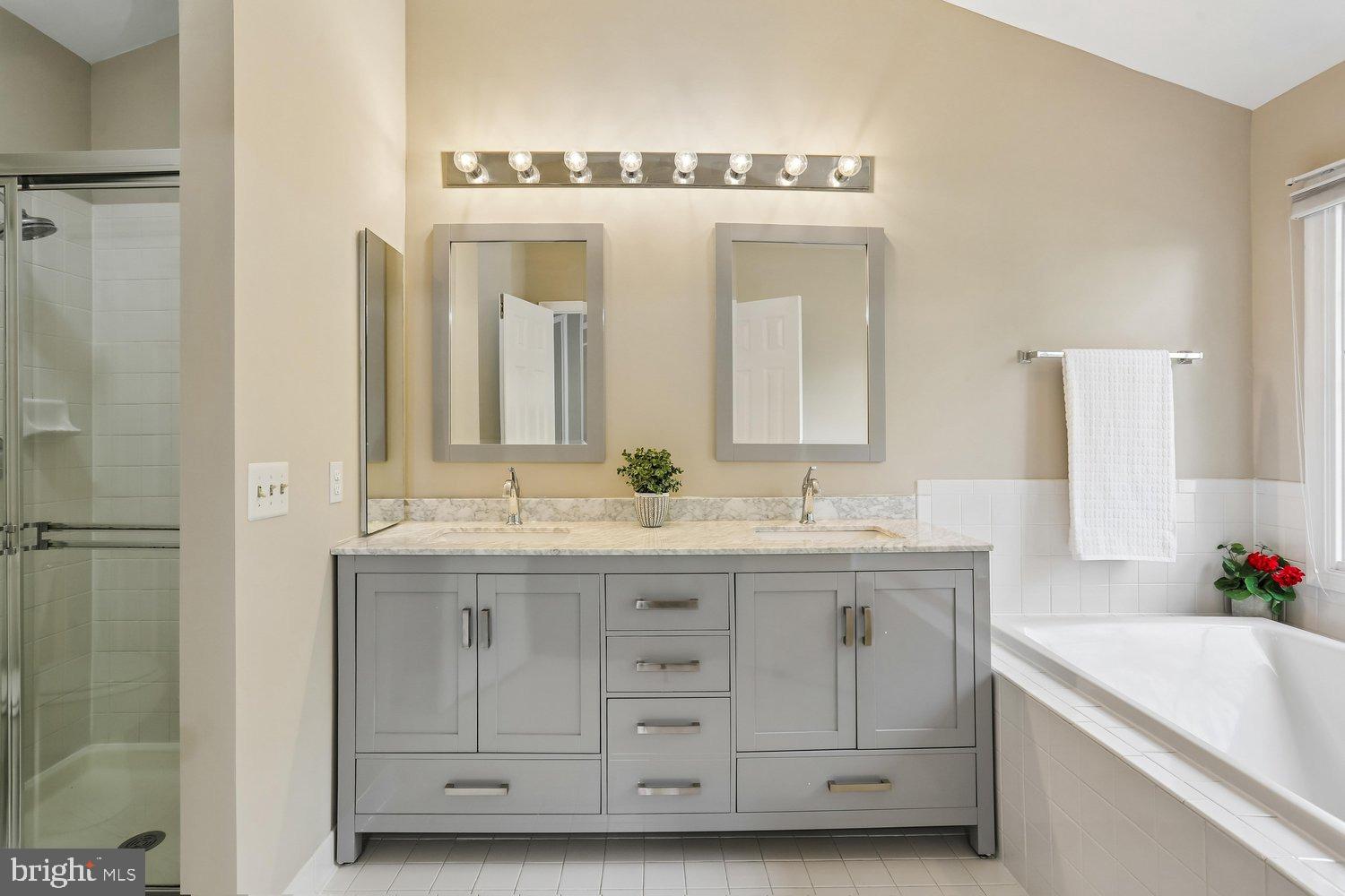 WHITLEY PARK CONDOMINIUM - Residential