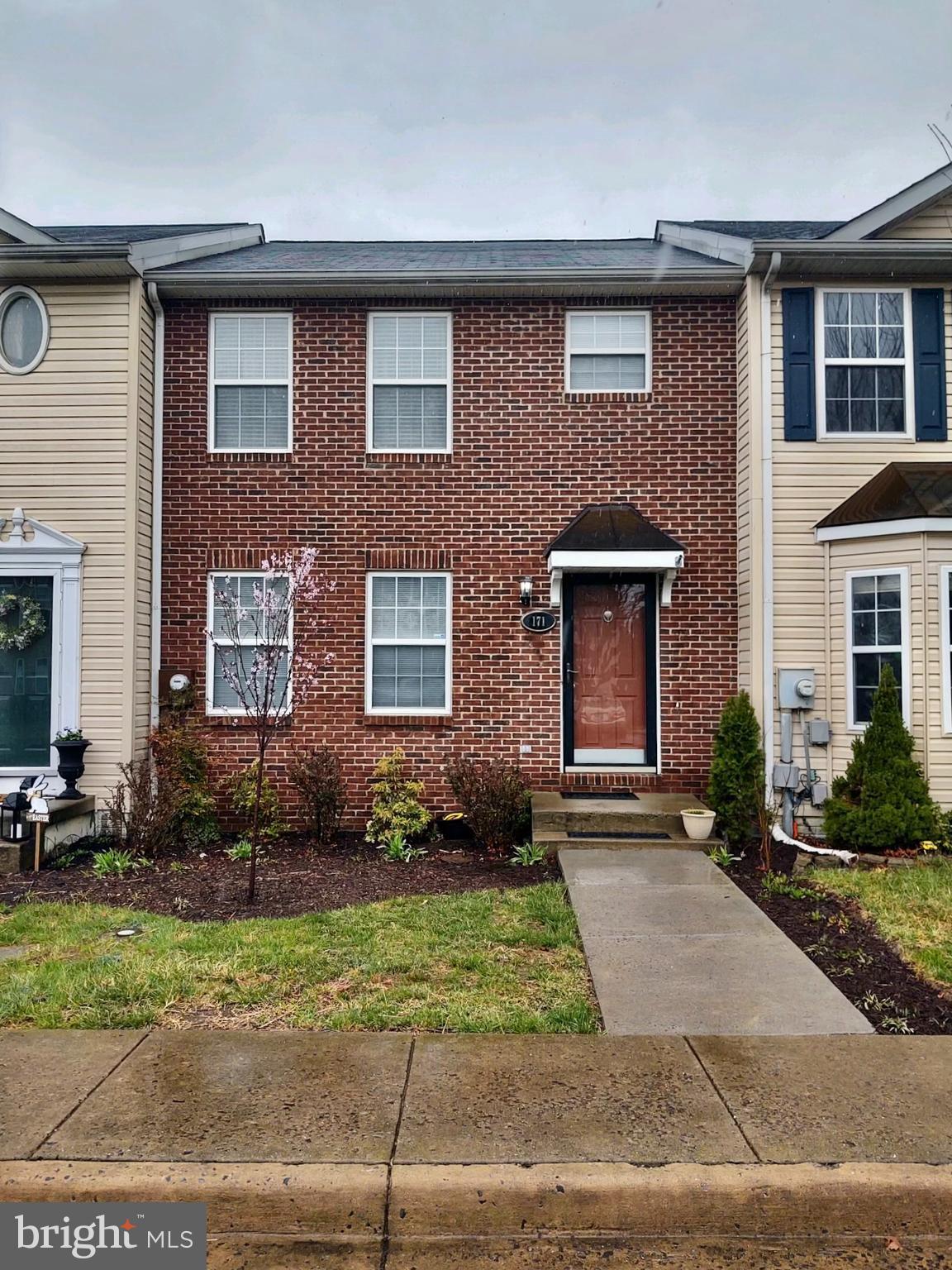 Welcome to this beautifully maintained 3-level townhouse, now available for rent. Step inside and be greeted by the warm ambiance of a family room with a cozy fireplace, perfect for relaxing and creating cherished memories. The separate dining room offers an inviting space to host gatherings and enjoy delicious meals.
Upstairs, you'll find three well-appointed bedrooms, providing ample space for everyone. The fully finished basement rec room is a versatile space with built-ins, ideal for entertainment, a home office, or a playroom.
Embrace your own backyard oasis, featuring a deck with a charming pergola and a paver patio. From here, take in the generous yard, surrounded by a privacy fence for your comfort and enjoyment. A storage space ensures you have extra room for additional belongings.
Convenience is at your fingertips with this townhouse's prime location, just a few blocks away from schools, shopping centers, and commuter routes. You'll have everything you need within reach, making everyday life a breeze.
Don't miss this opportunity to make this townhouse your new home sweet home. Schedule a viewing today and experience the comfort, convenience, and tranquility that awaits you in this delightful rental property.