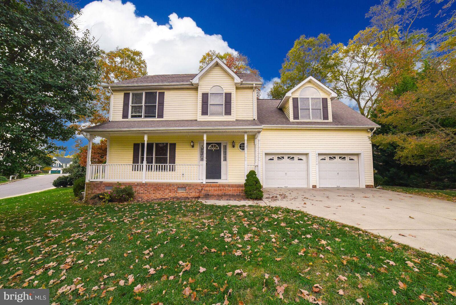 Lovely 2 story colonial w/front porch on corner lot.  4 bedrooms 2 1/2 bathrooms.  Family room w/fireplace & separate dining room, master suite w/master bath & walk in closets, laundry/mudd room, 12 X 16 deck, oversized 2 car garage.  Close to schools, base and shopping.  Call showing service to schedule appt.