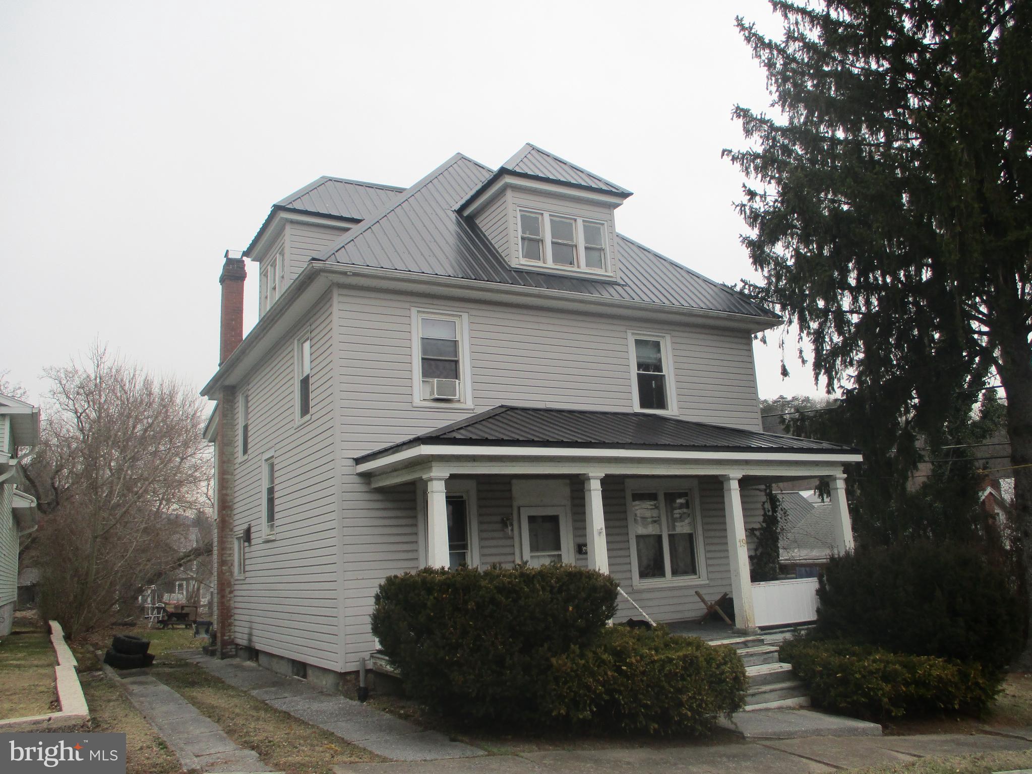 Investor Alert!!  Large single family, with newer metal roof,  large covered front porch,  2 full baths,  4 bedrooms, big attic. Hardwoods and carpeting.  Large yard.  Being sold in as-is condition.