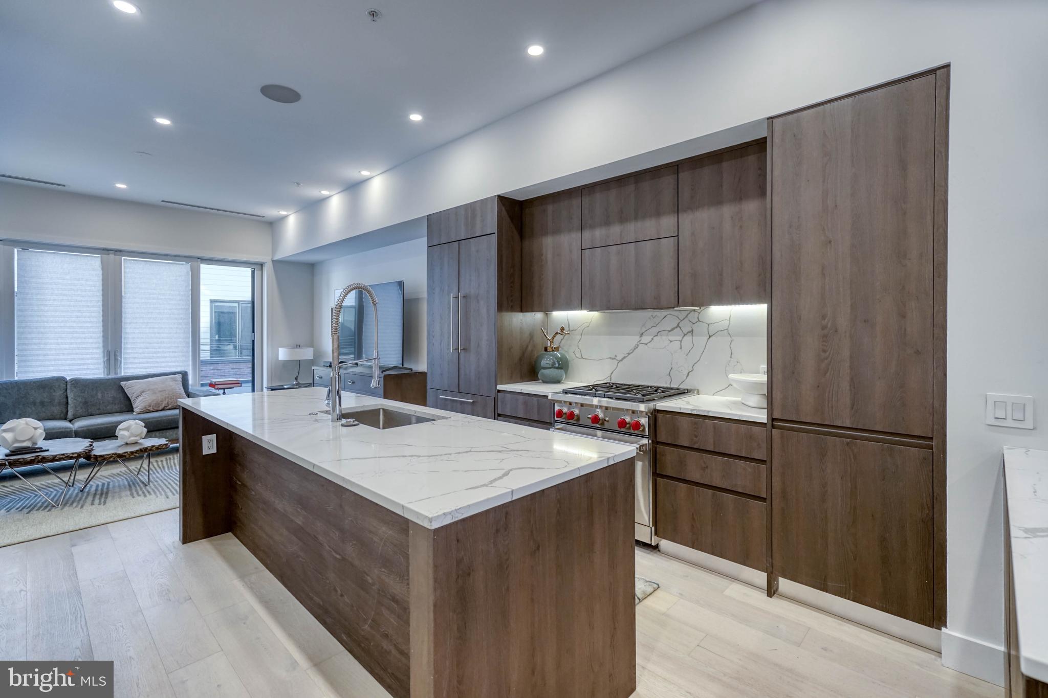 LOGAN SQUARE - Residential
