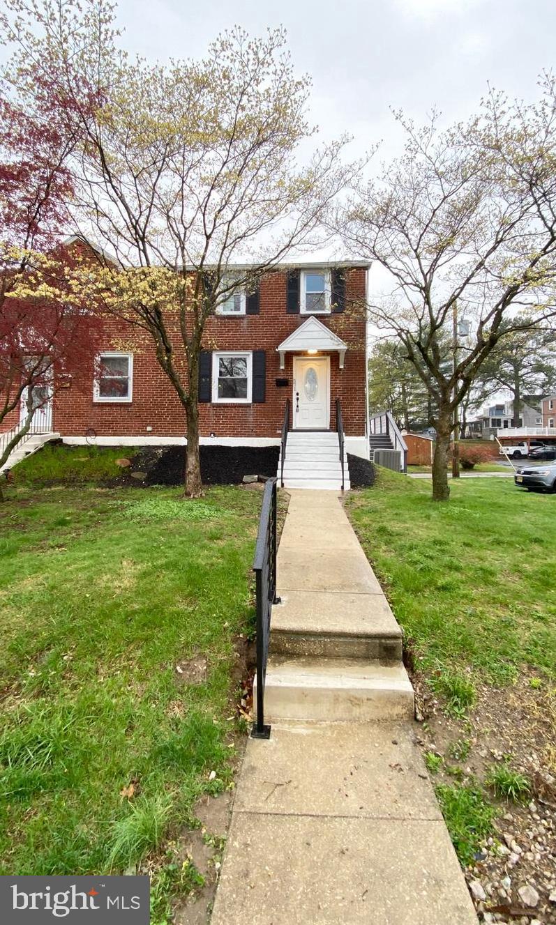 🎇Welcome to this stunning home in the heart of Ridley Township! 🏘️ This immaculate 3-bedroom, 2-bathroom twin home has been meticulously  design and is move-in ready, boasting a wealth of modern amenities.✨
💫The first floor greets you with a spacious living room 🛋️ , seamlessly flowing into the bright and airy eat-in kitchen 🍽️ . The brand-new, spacious kitchen is a chef's dream 💖 , featuring sleek Quartz countertops, stainless steel appliances 🩶 , including a quartz island  and abundant cabinet space that flows seamlessly to a wonderful and expansive recently painted deck, perfect for enjoying your morning coffee ☕🍪 while taking in the peaceful views 🌄 .  🆙 Ascend to the second floor,  where you'll find three generously sized bedrooms🛏️ , each offering a closet space to accommodate your storage needs 📦 . 🛀 One full renovated ceramic bathrooms on this floor exudes luxury and sophistication 🌠 , providing a serene retreat for unwinding after a long day. 😶‍🌫️😴 
🔽The basement is fully finished, featuring a 🚿 full bathroom 🚽🛀 and ample space to suit your needs. the property  also offers a fenced backyard 🌺🌻 perfect for your flowers/plants 🌺🏵️ along with a well maintained in-ground pool giving you even more outdoor space in the spring 🌻 , summer 👙🌞 , and fall 🍁🍂perfect for a BBQ Party! 🍖🥩🥓

📍Conveniently located near major roadways like I-95, 476, 🛫 and the airport 🛬 . Nestled between MacDade Boulevard and Baltimore Pike, you'll enjoy an array of shopping 🛍️ , dining 🍽️ , and entertainment options 🥳  just minutes away. ➕ Plus, this home is situated in the highly sought-after Ridley School District. 🎒🚌
 Don't miss the opportunity to make this your new home sweet home!  Schedule a showing today to experience the luxury and comfort firsthand.🌟