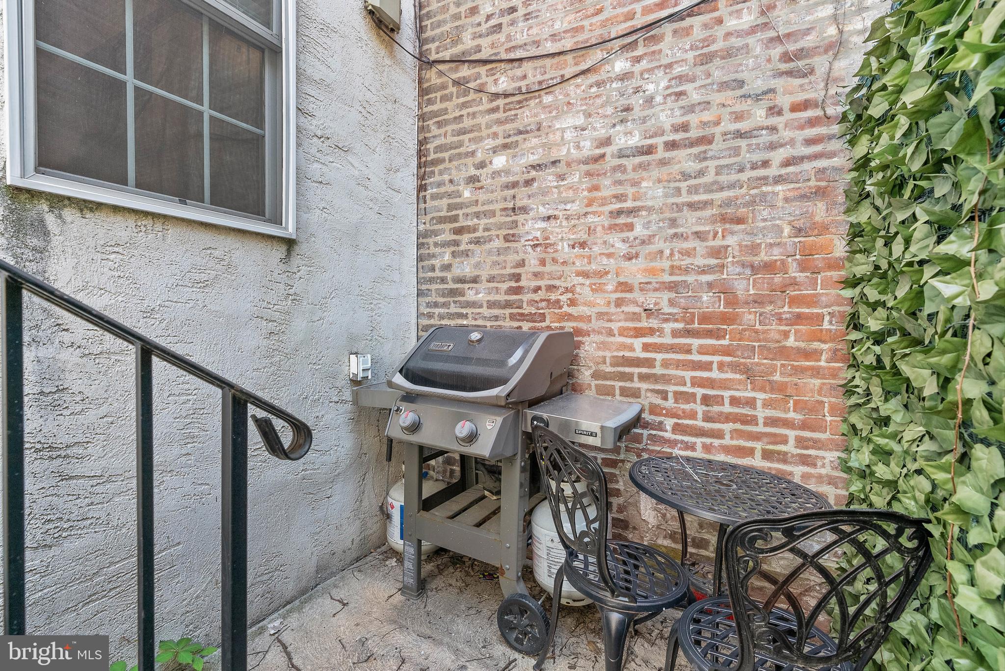 LOGAN SQUARE - Residential