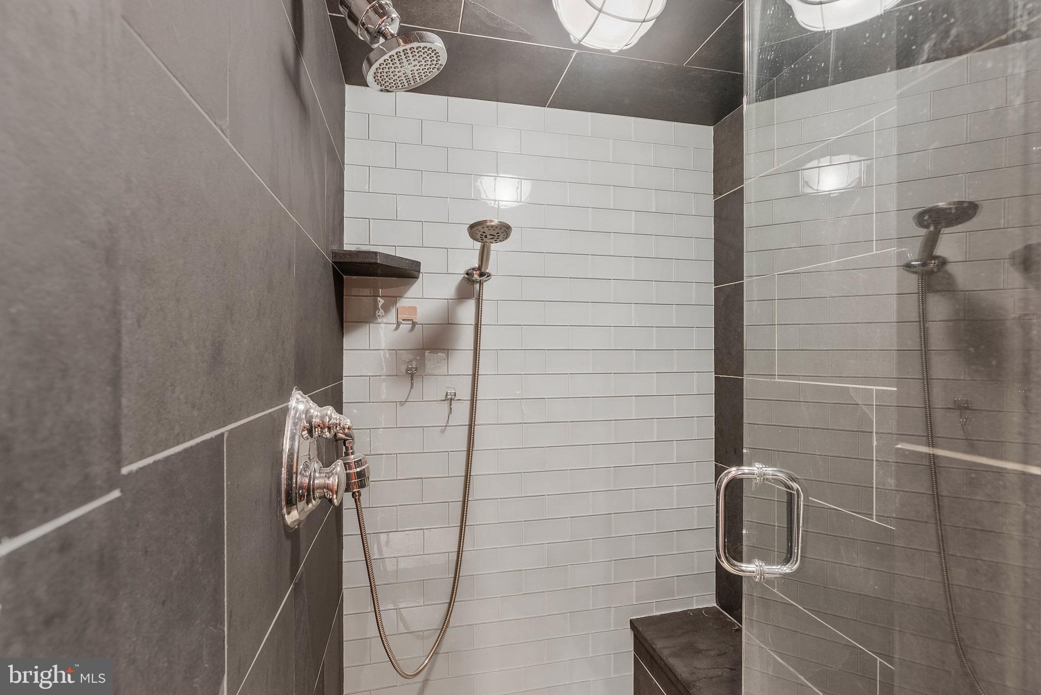 LOGAN SQUARE - Residential