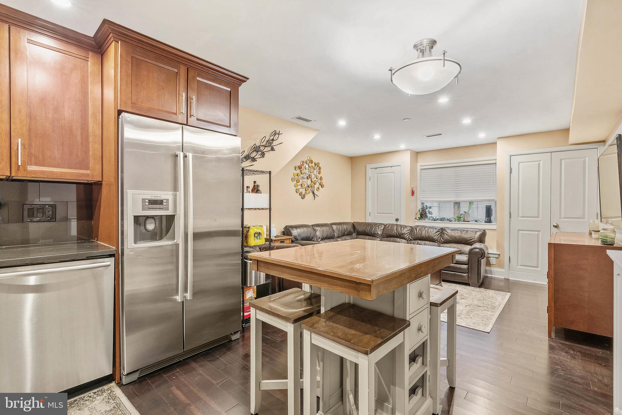 LOGAN SQUARE - Residential