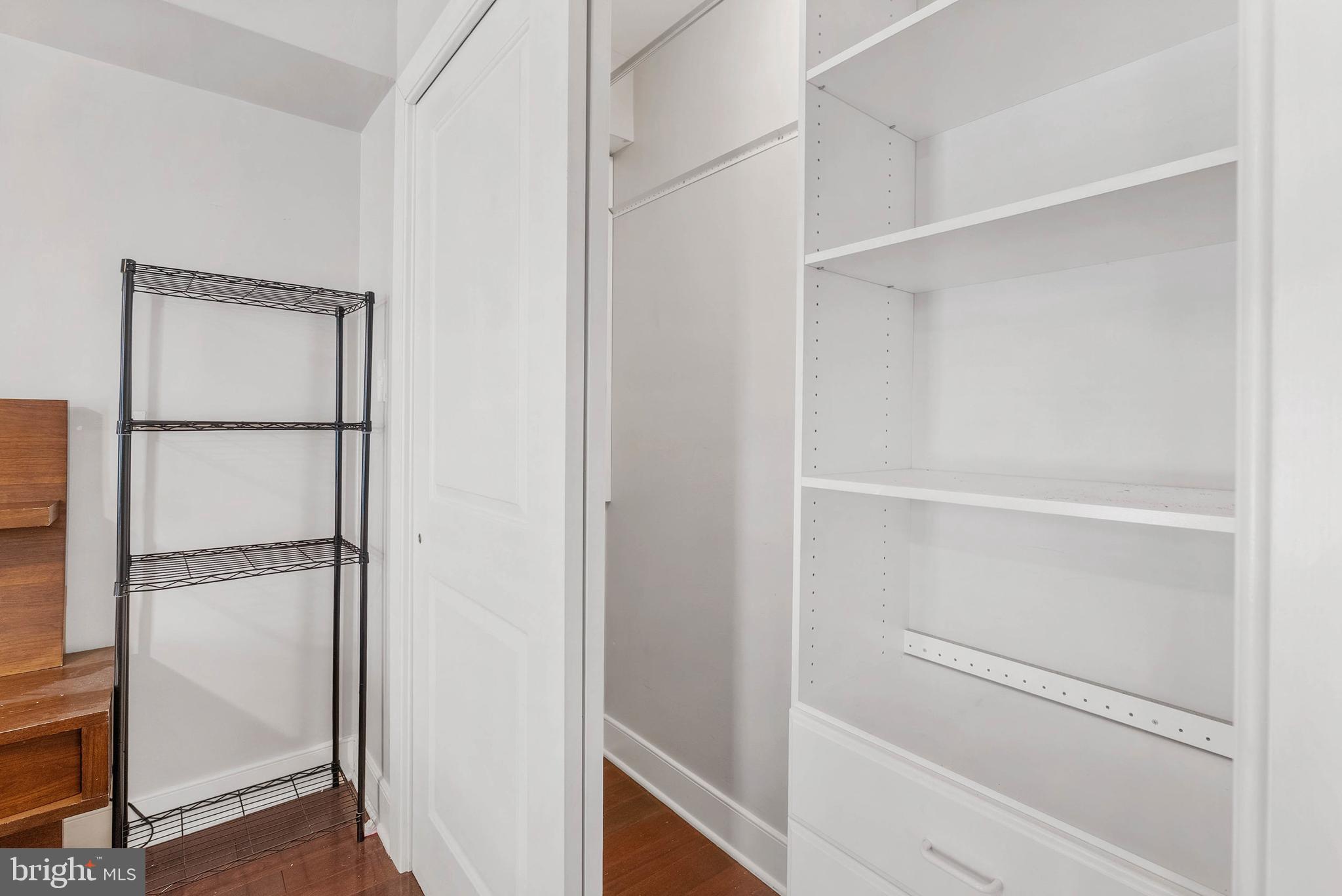 LOGAN SQUARE - Residential