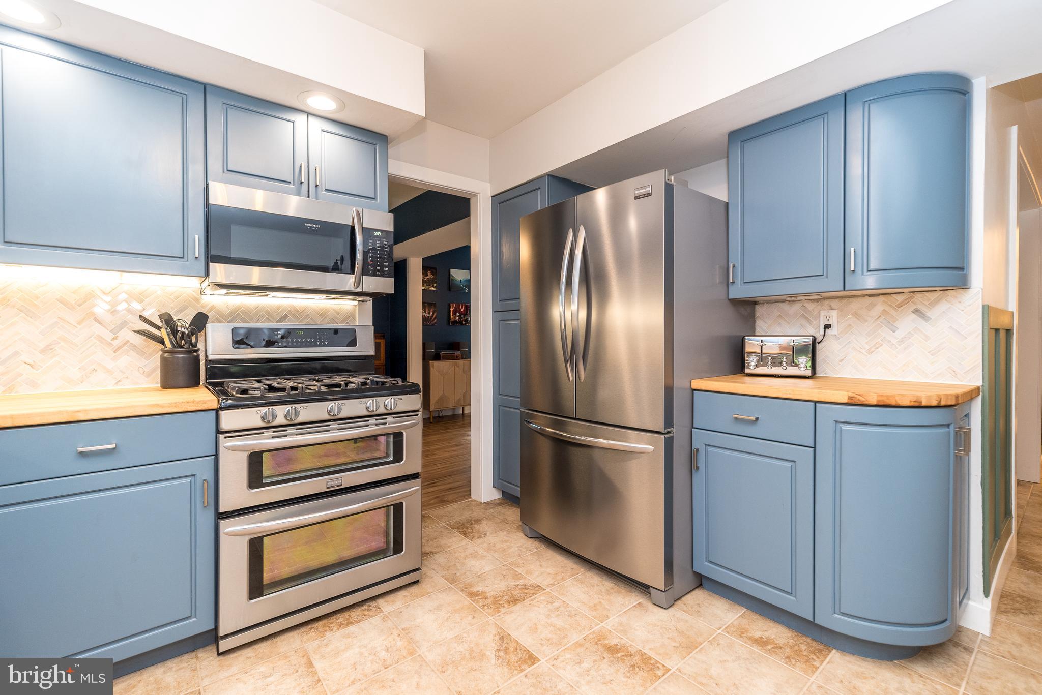 LEXINGTON LEAS - Residential