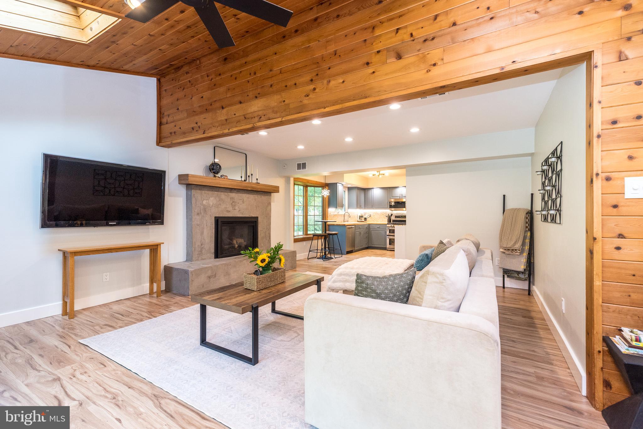 LEXINGTON LEAS - Residential