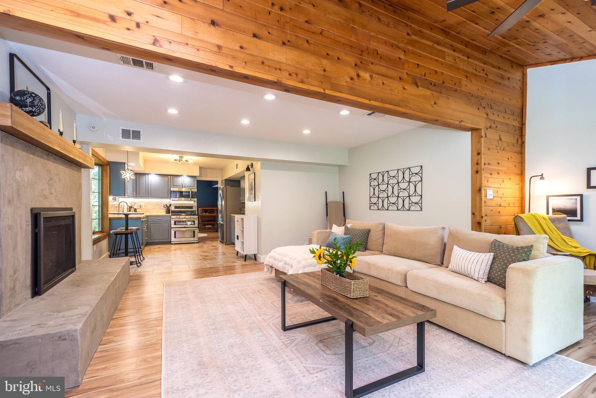 LEXINGTON LEAS - Residential