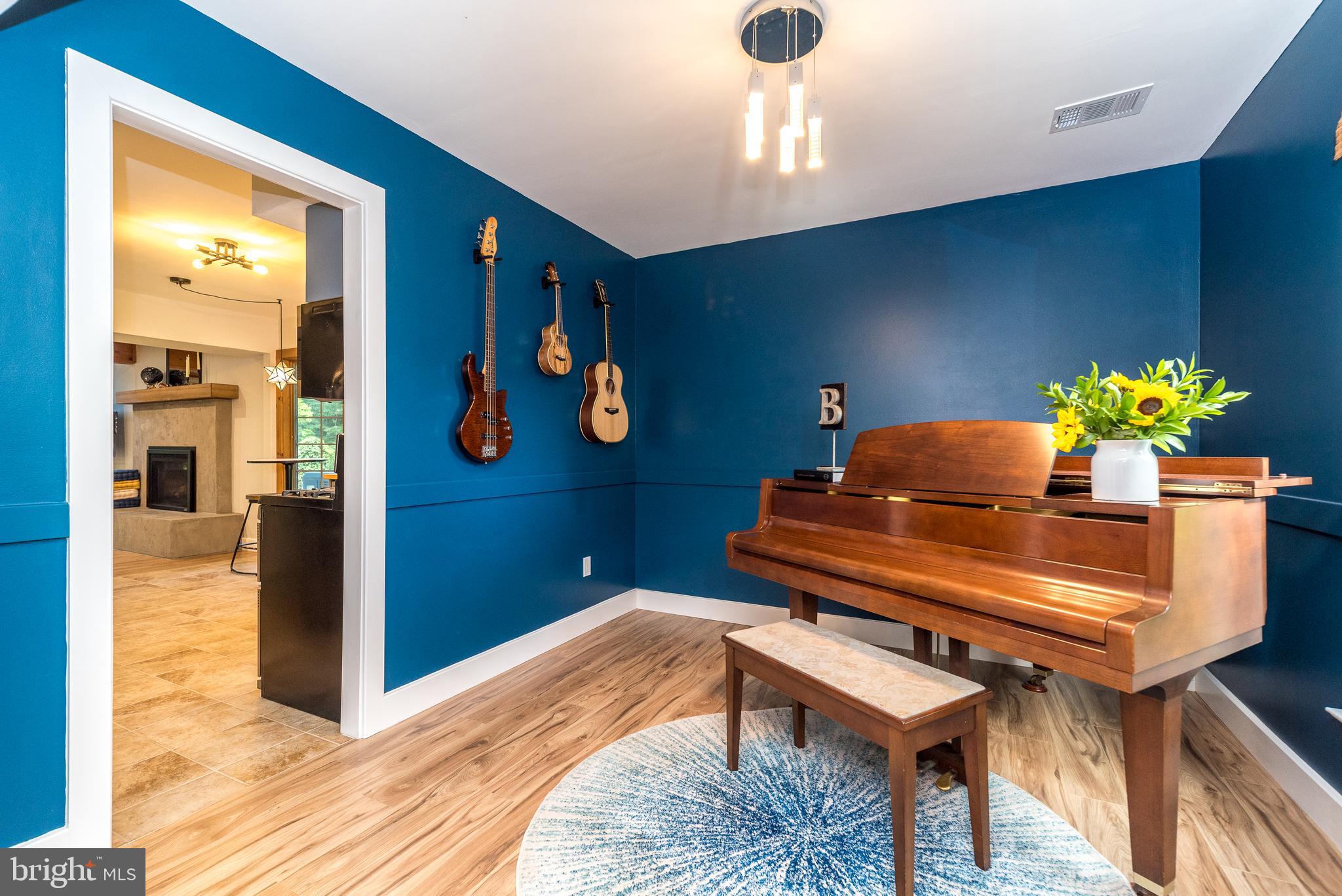 LEXINGTON LEAS - Residential