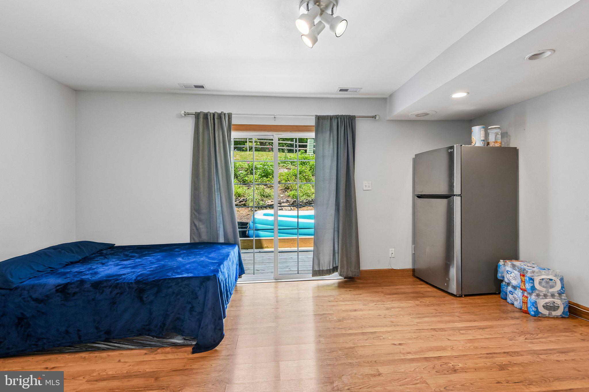 FRIENDLY ACRES - Residential