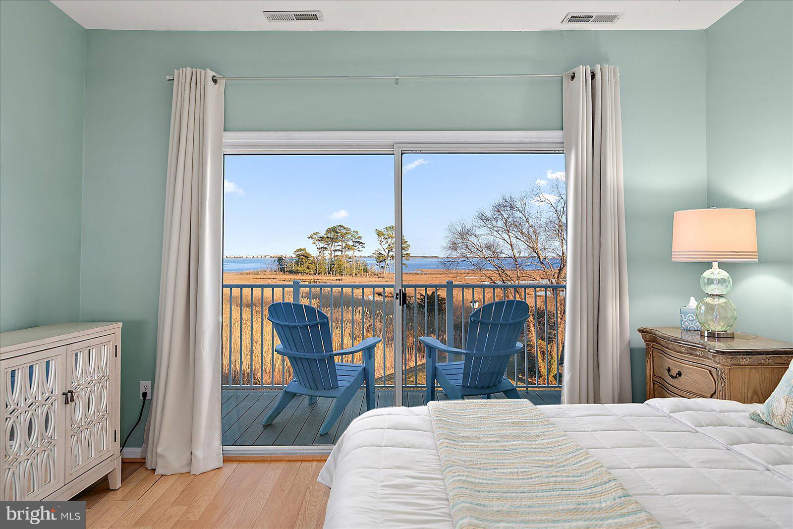 BAYVILLE SHORES - Residential