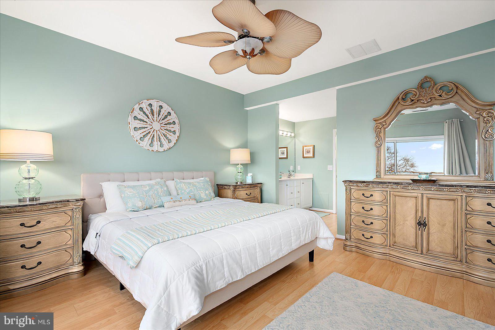 BAYVILLE SHORES - Residential