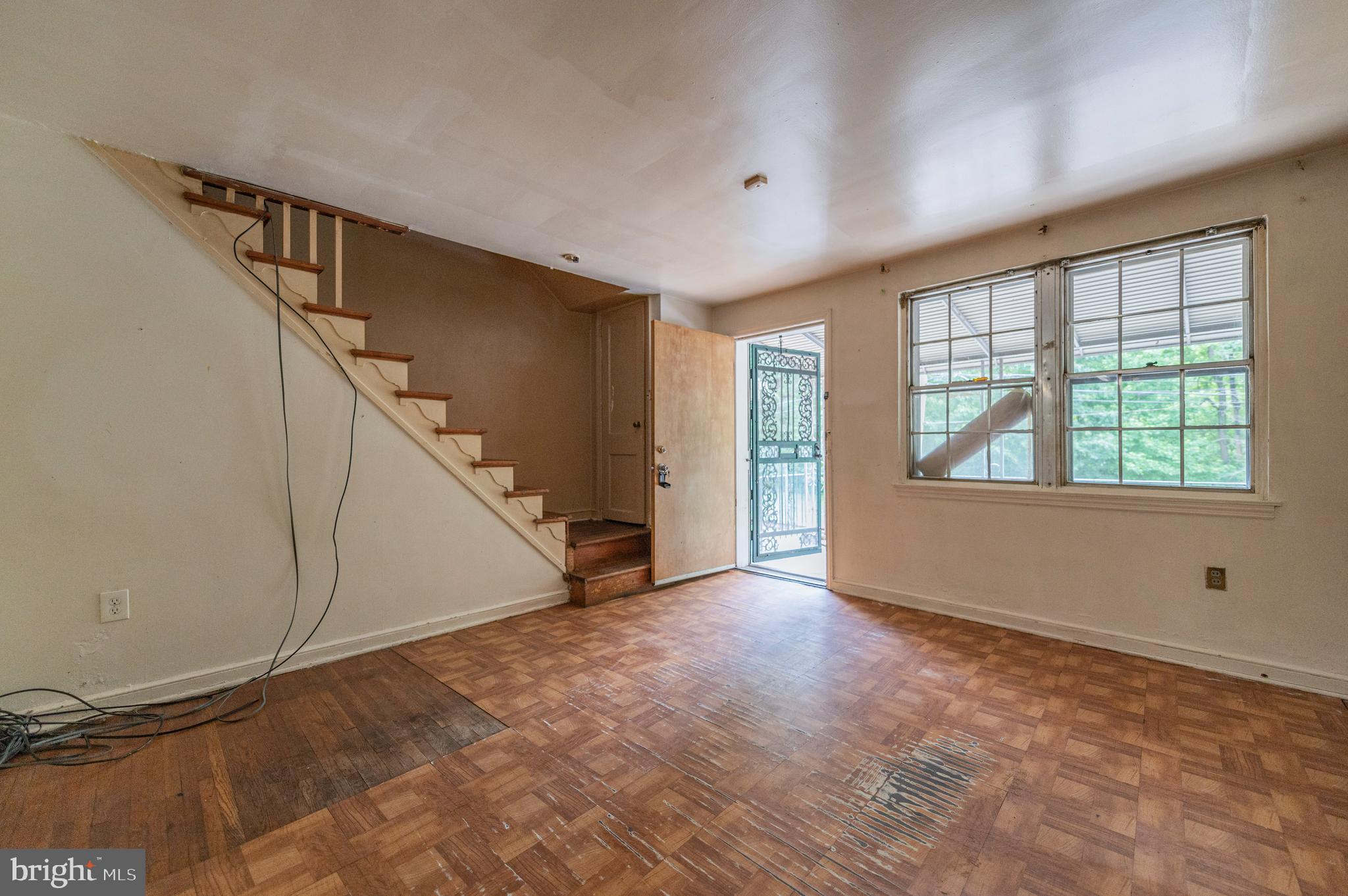 SUTTON TERR - Residential