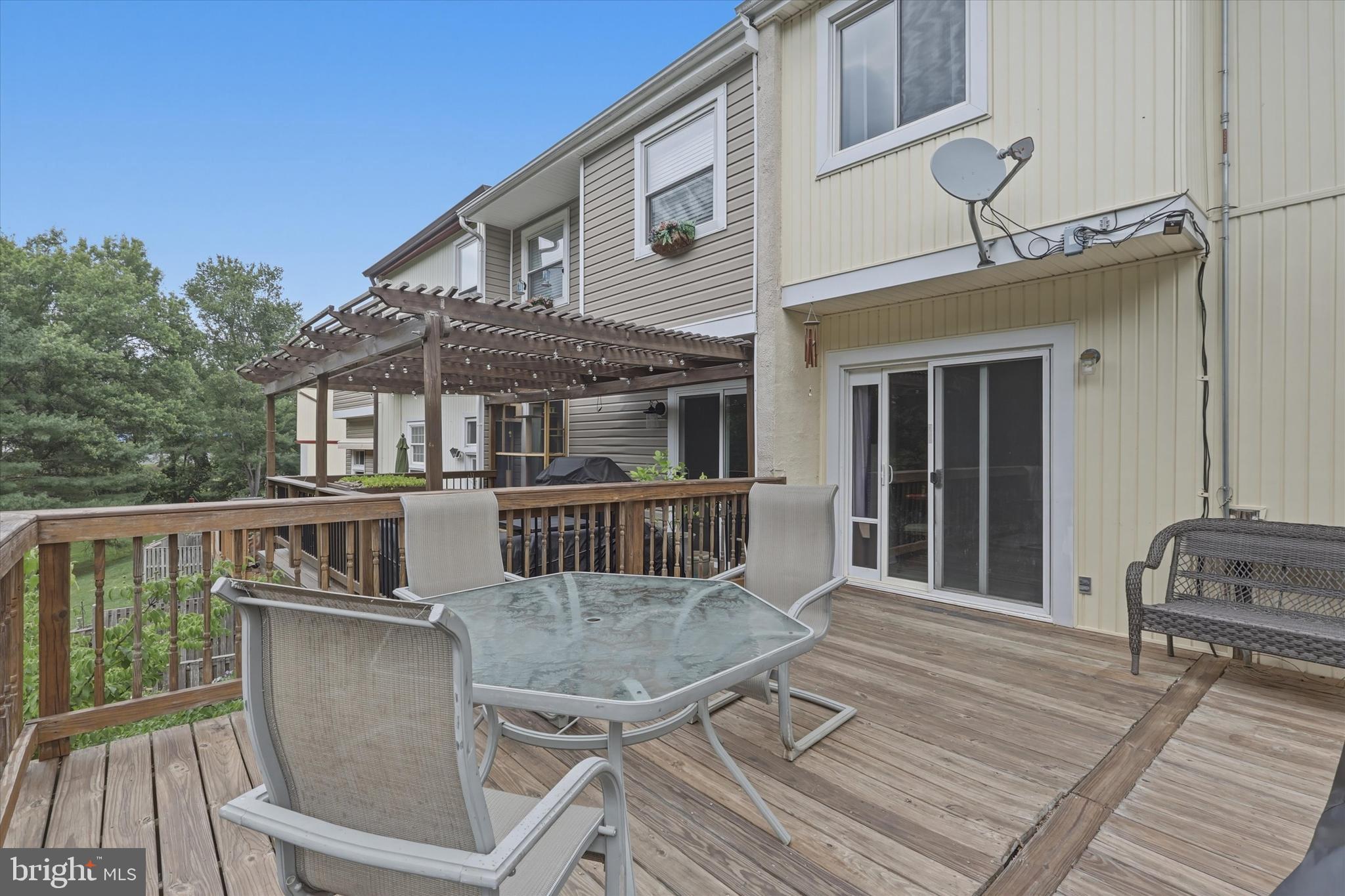 COUNTRY RD TOWNHOUSES - Residential