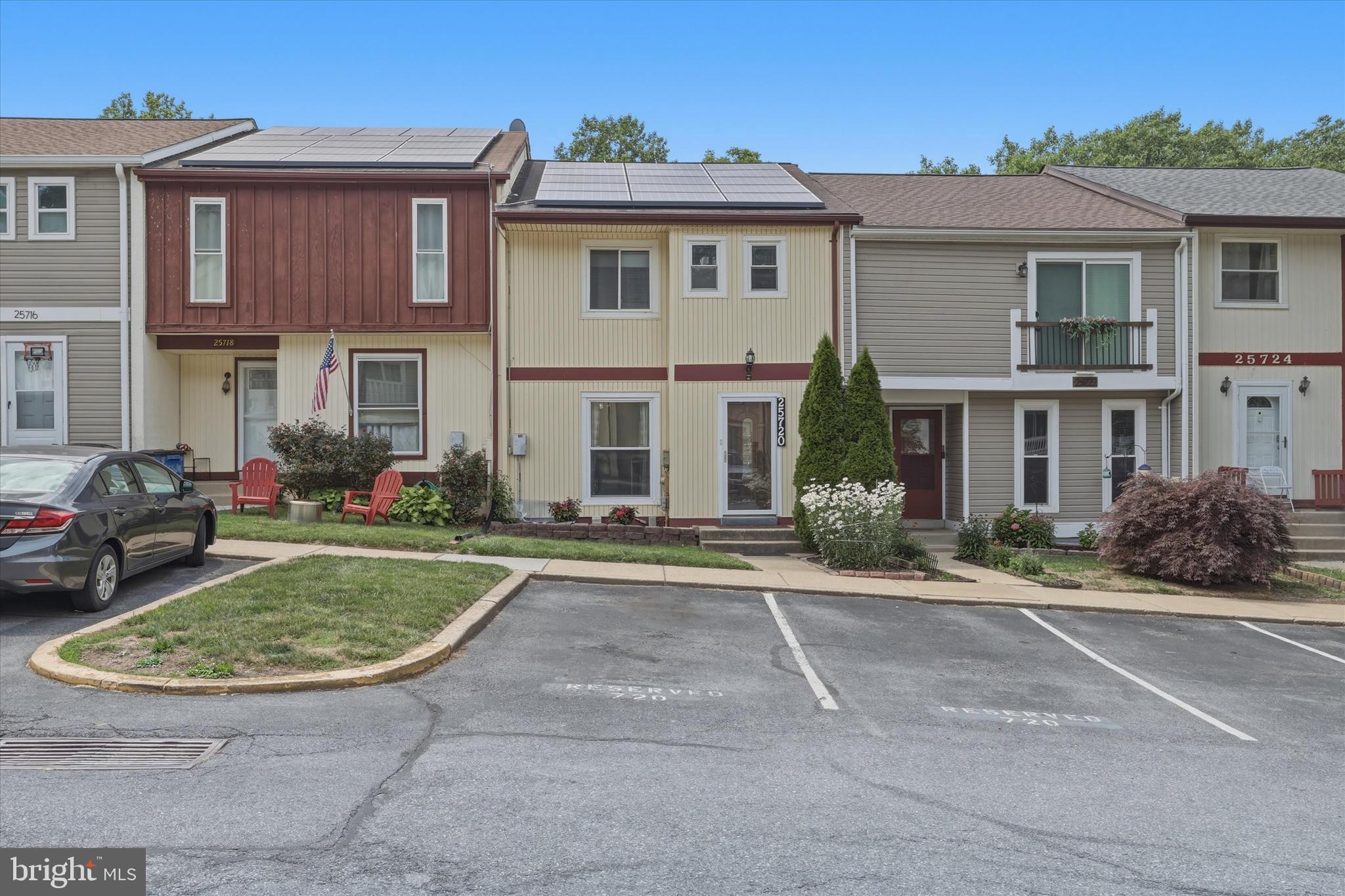 COUNTRY RD TOWNHOUSES - Residential