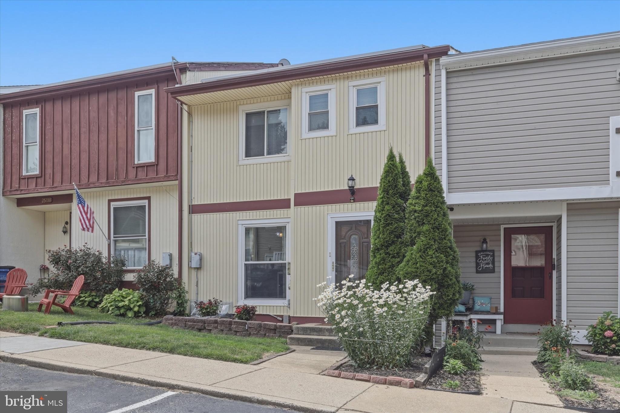 COUNTRY RD TOWNHOUSES - Residential