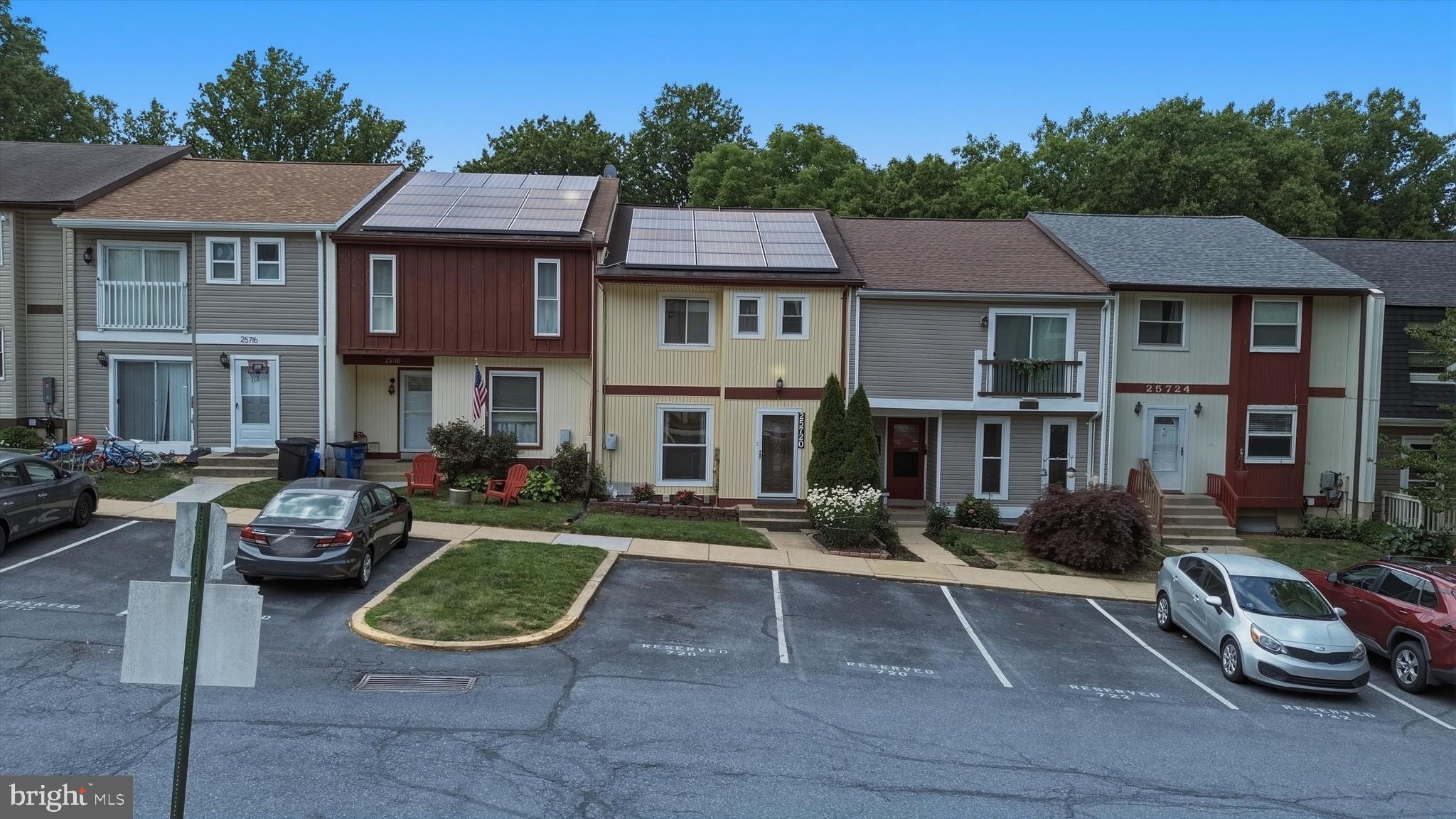 COUNTRY RD TOWNHOUSES - Residential