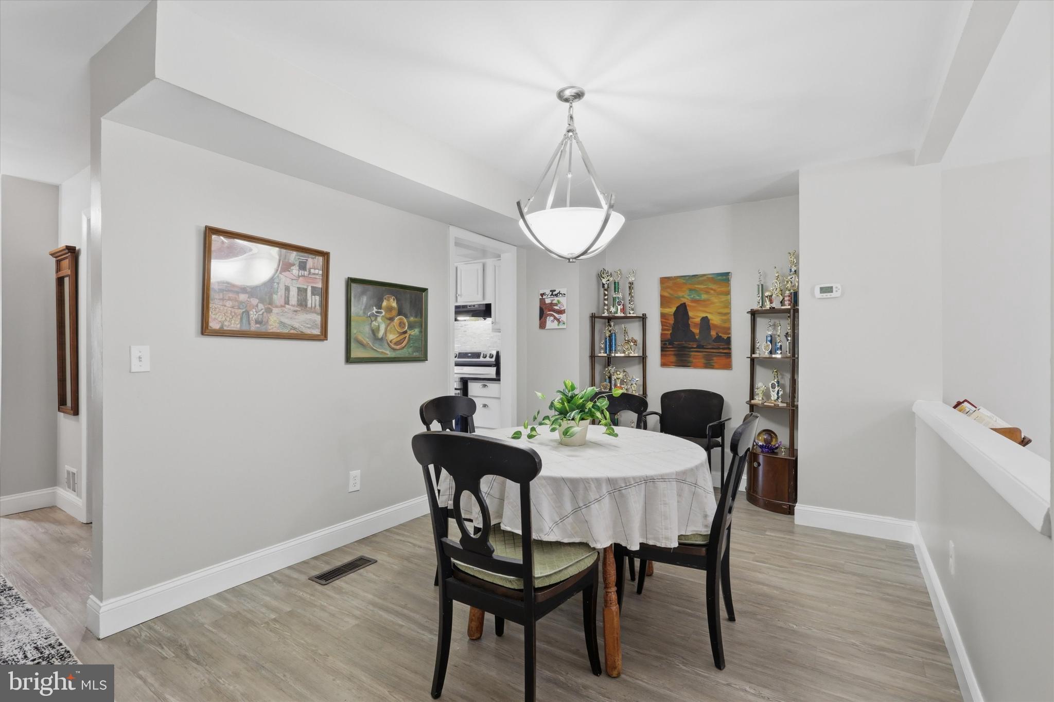 COUNTRY RD TOWNHOUSES - Residential