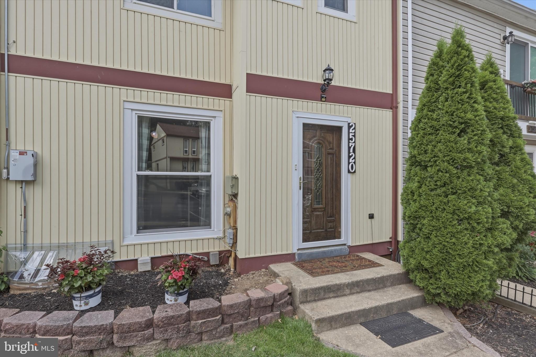 COUNTRY RD TOWNHOUSES - Residential