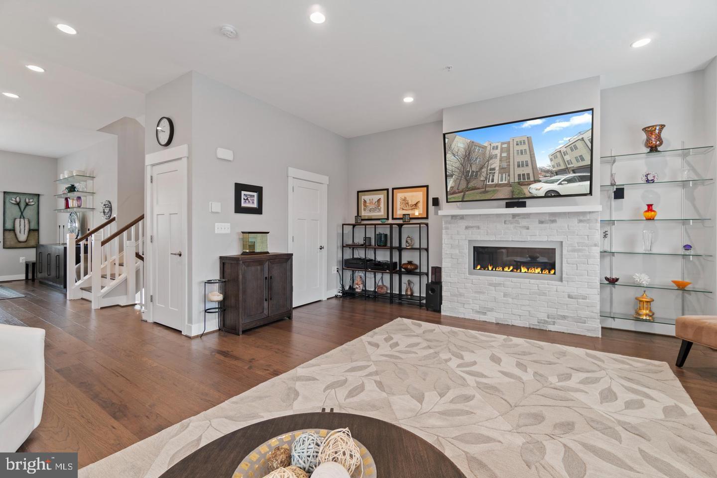 JUNCTION SQUARE - Residential