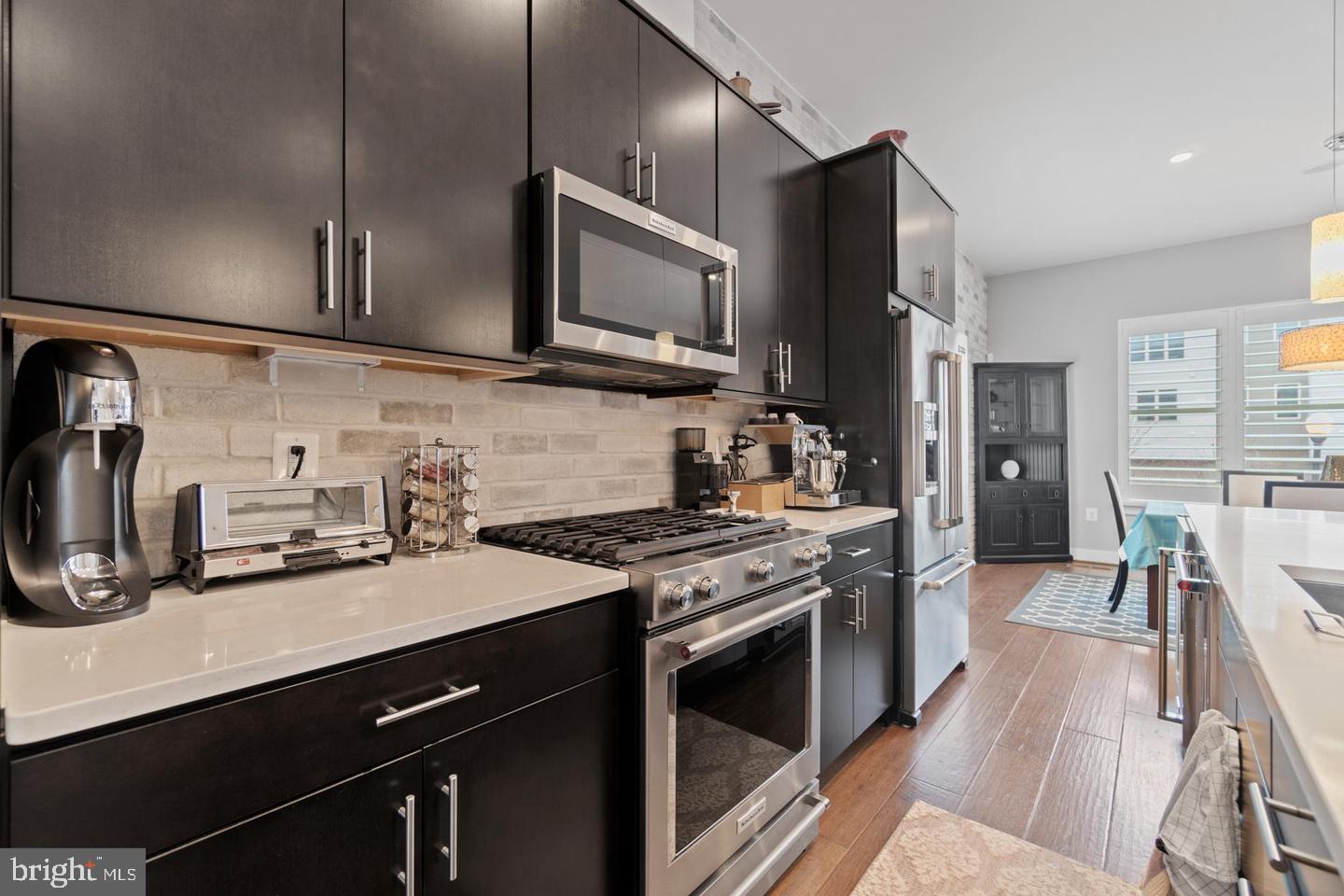 JUNCTION SQUARE - Residential