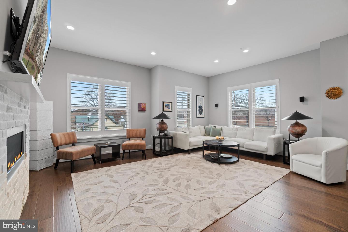 JUNCTION SQUARE - Residential