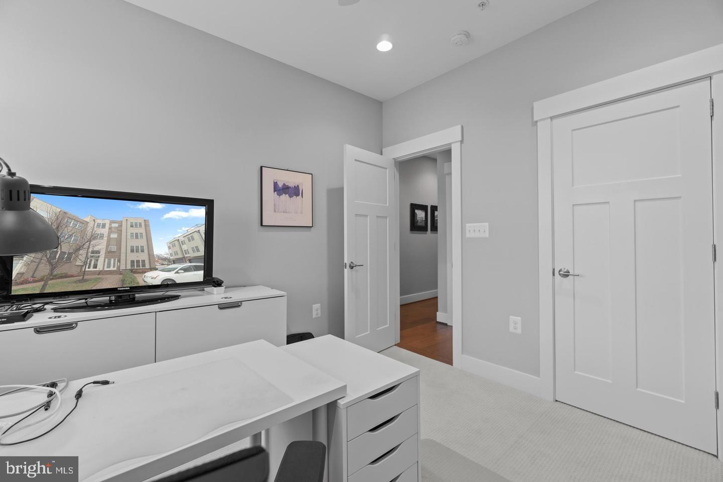 JUNCTION SQUARE - Residential