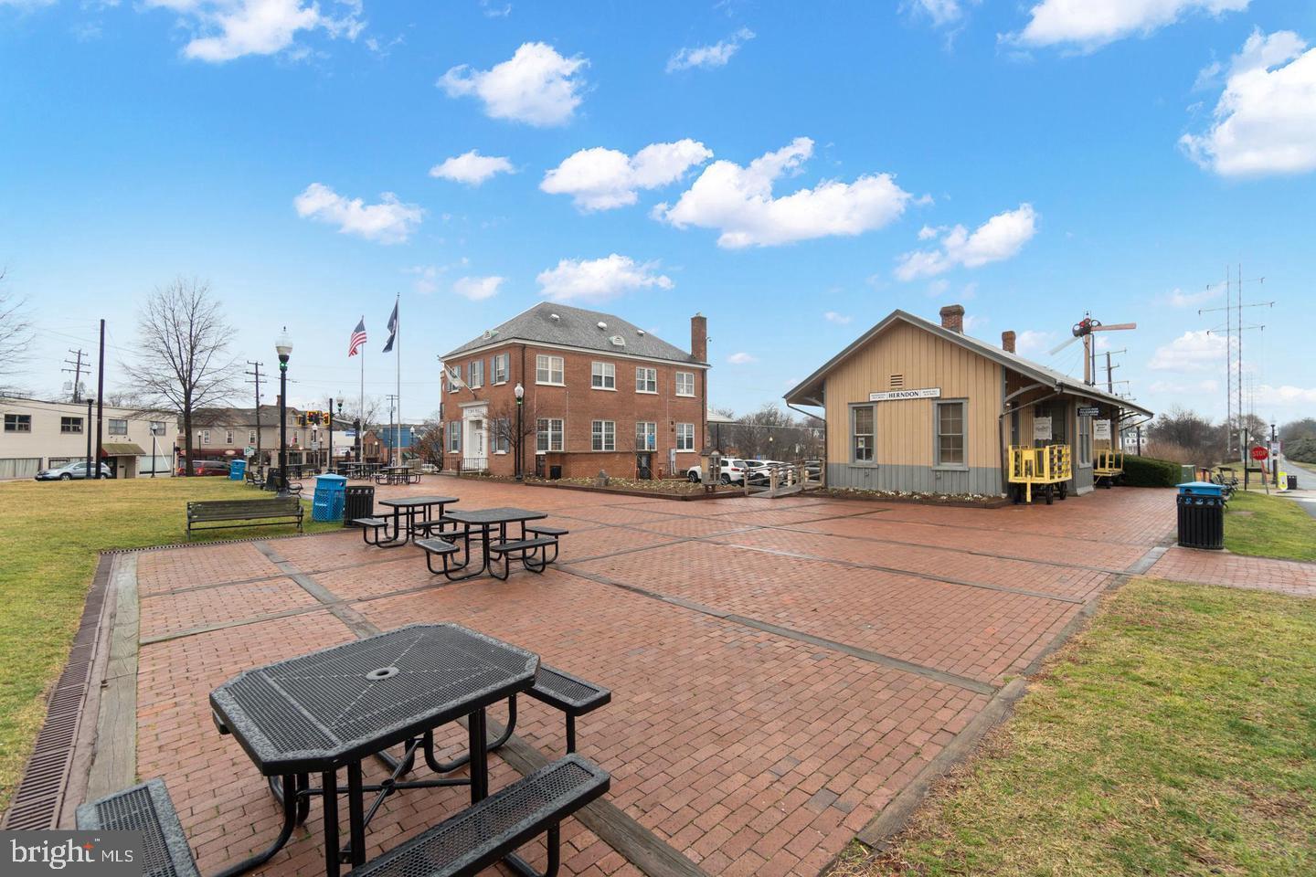 JUNCTION SQUARE - Residential