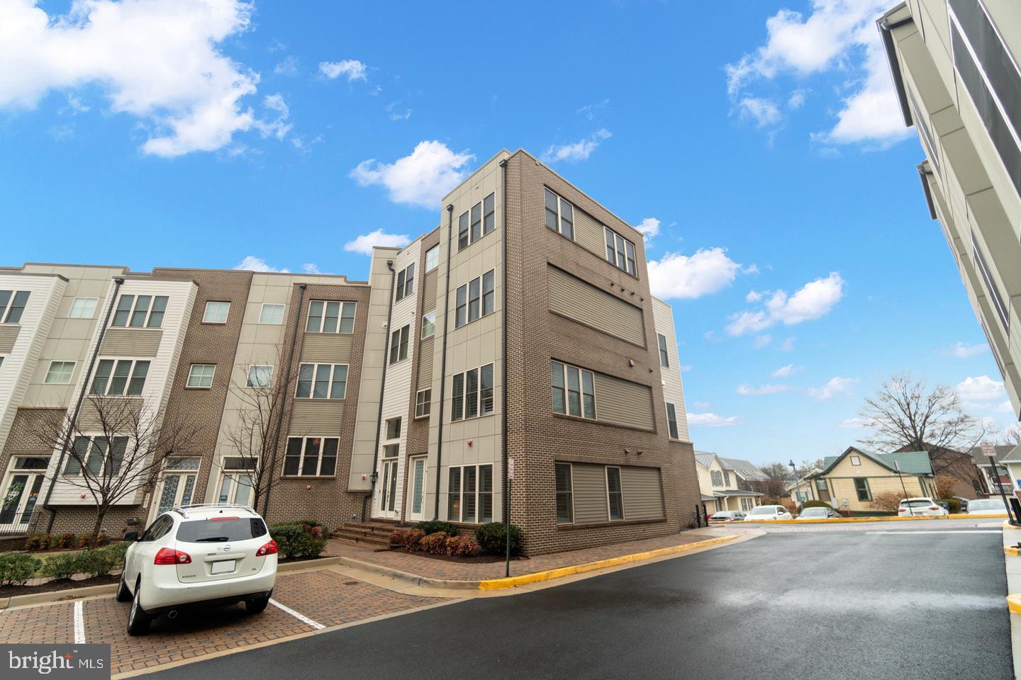 JUNCTION SQUARE - Residential