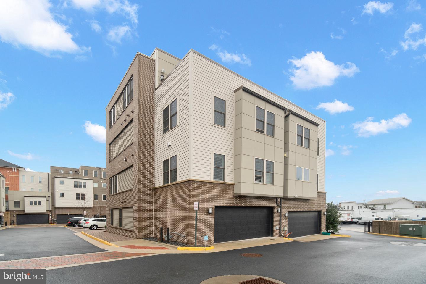 JUNCTION SQUARE - Residential
