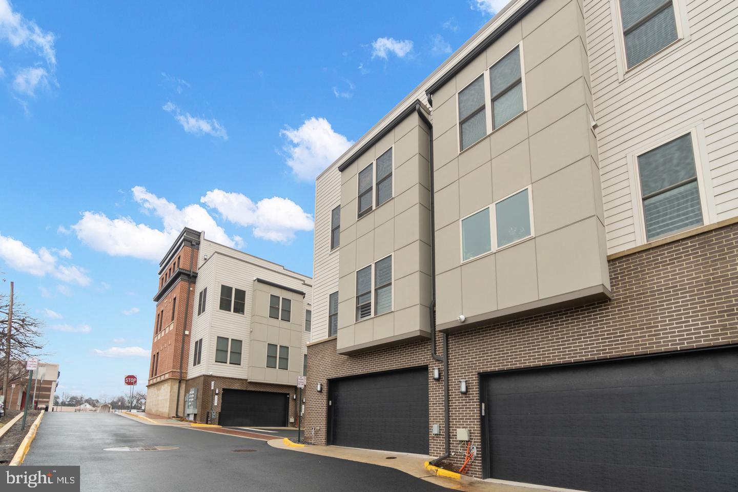 JUNCTION SQUARE - Residential