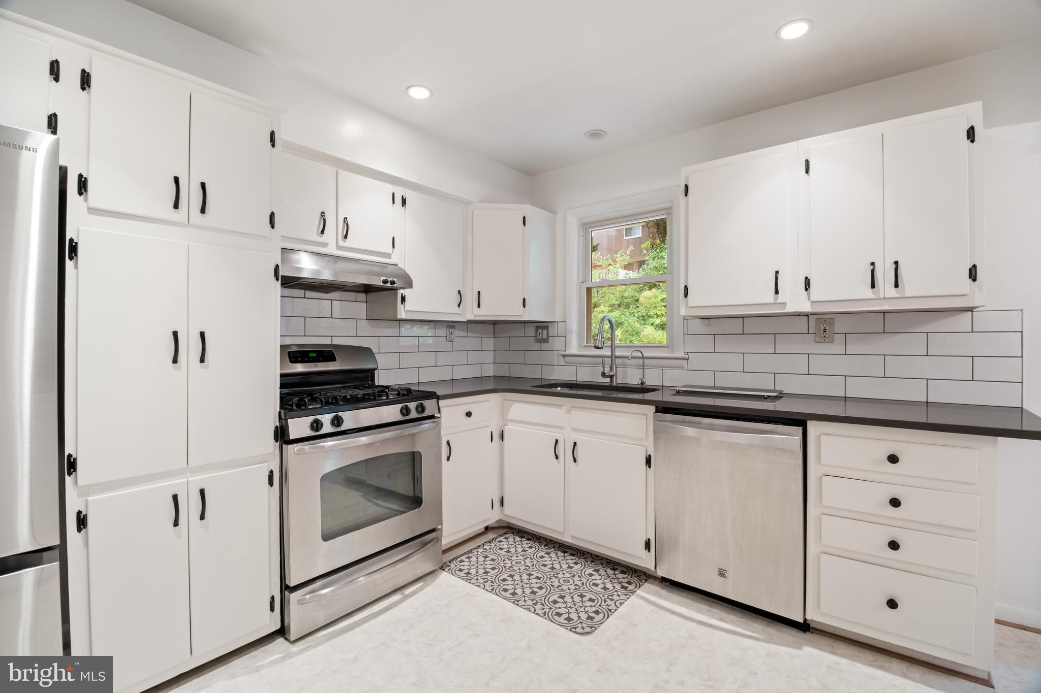 KENSINGTON HEIGHTS - Residential