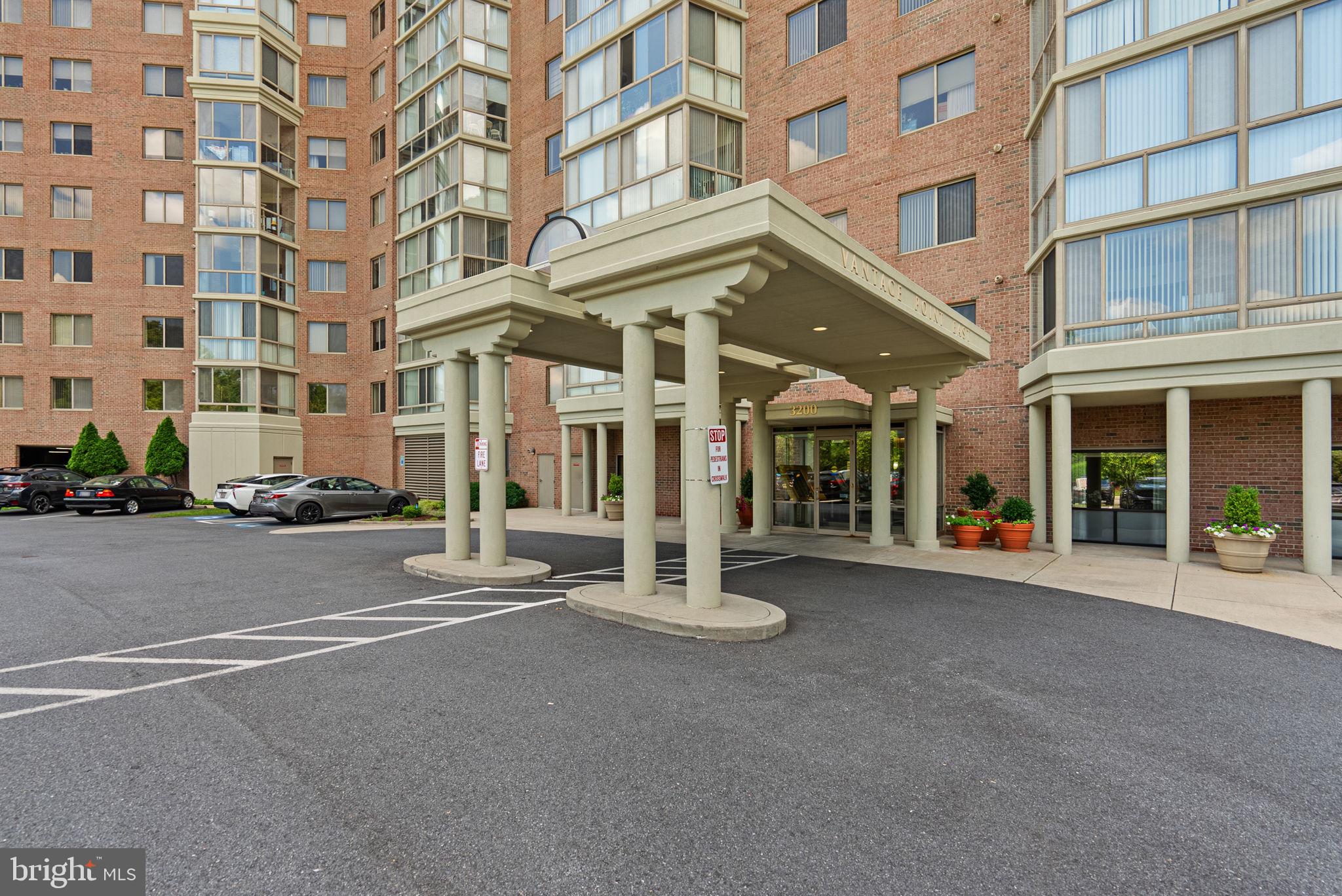 VANTAGE POINT EAST @ LEISURE WORLD - Residential