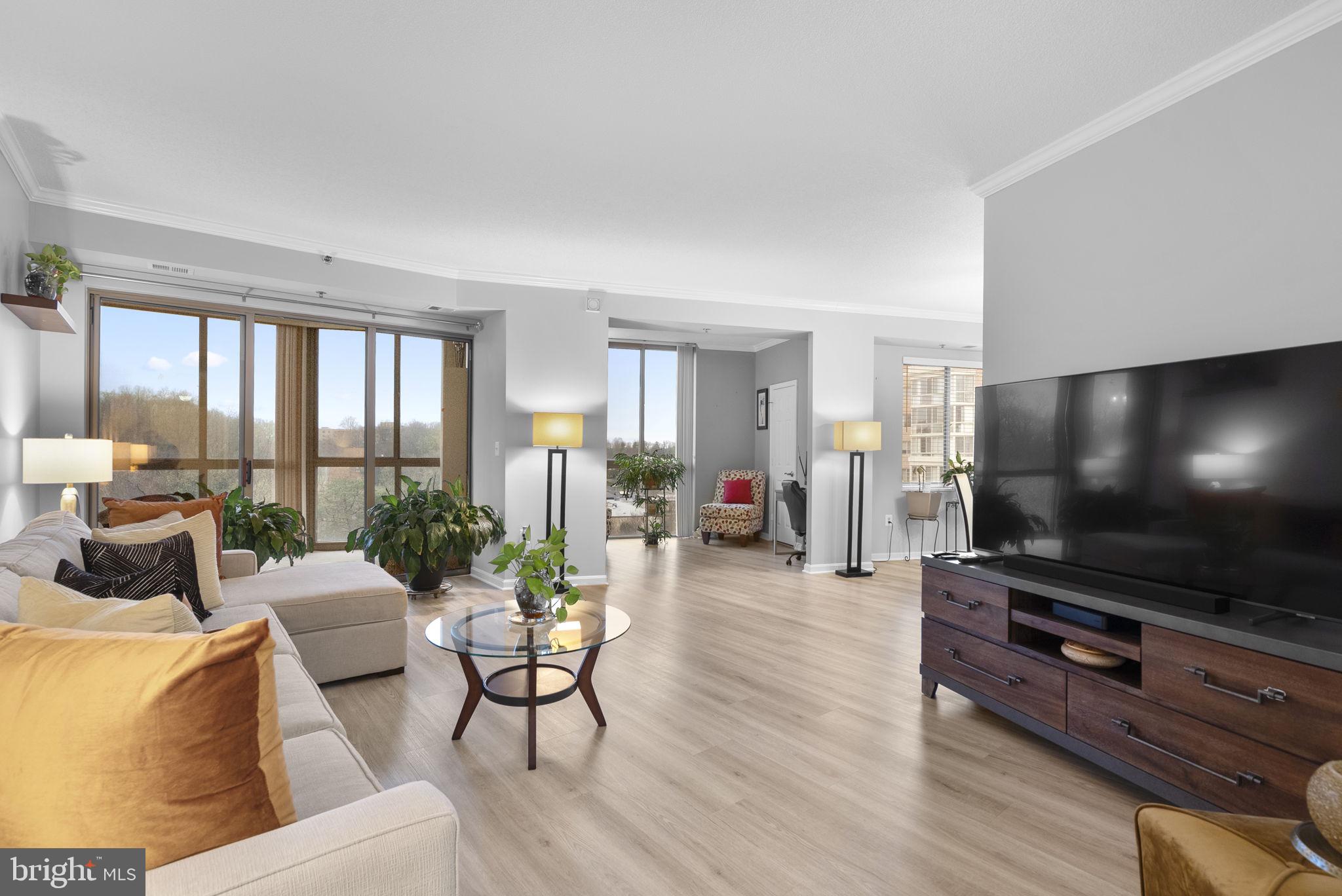 VANTAGE POINT EAST @ LEISURE WORLD - Residential