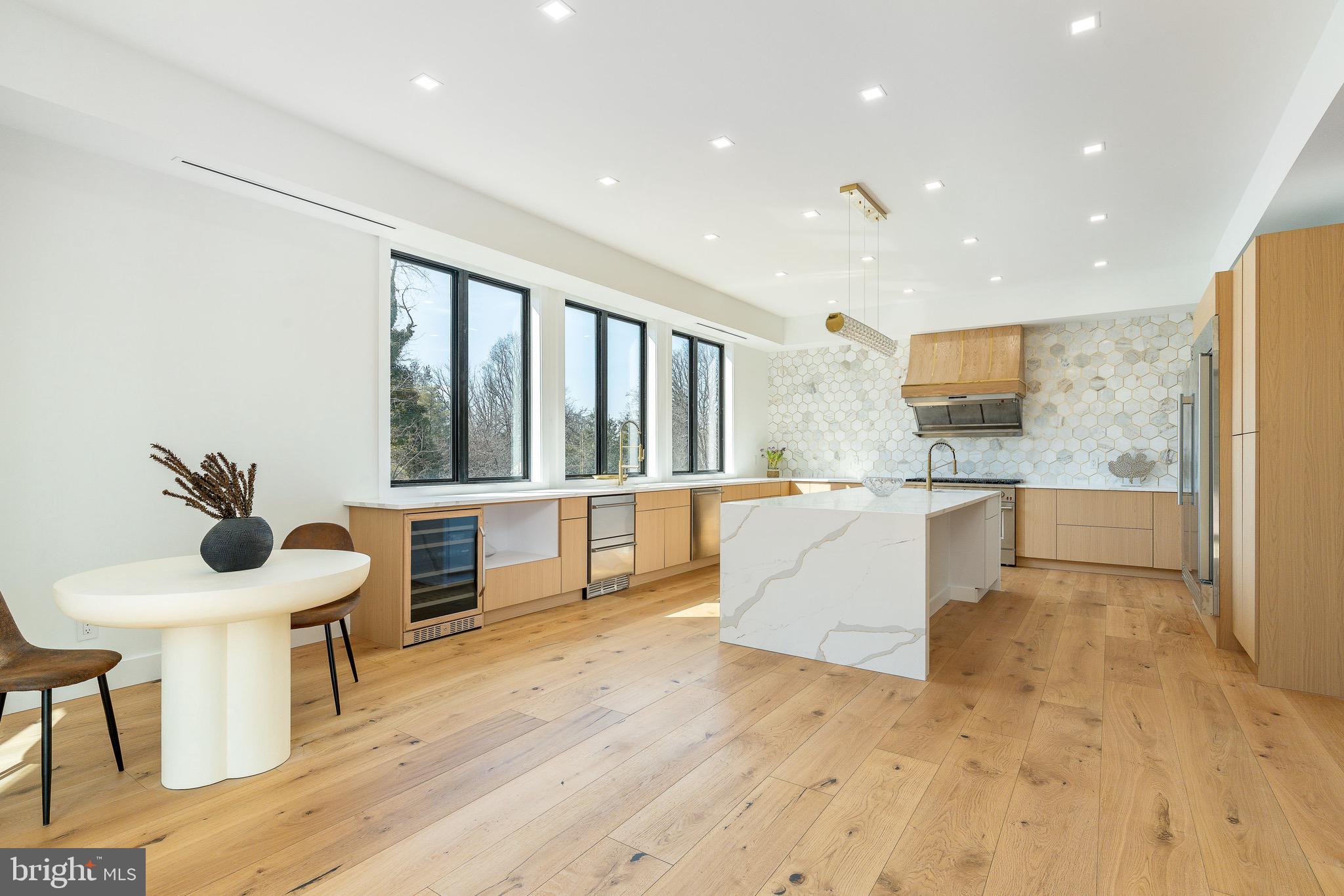 CHESTNUT HILL - Residential