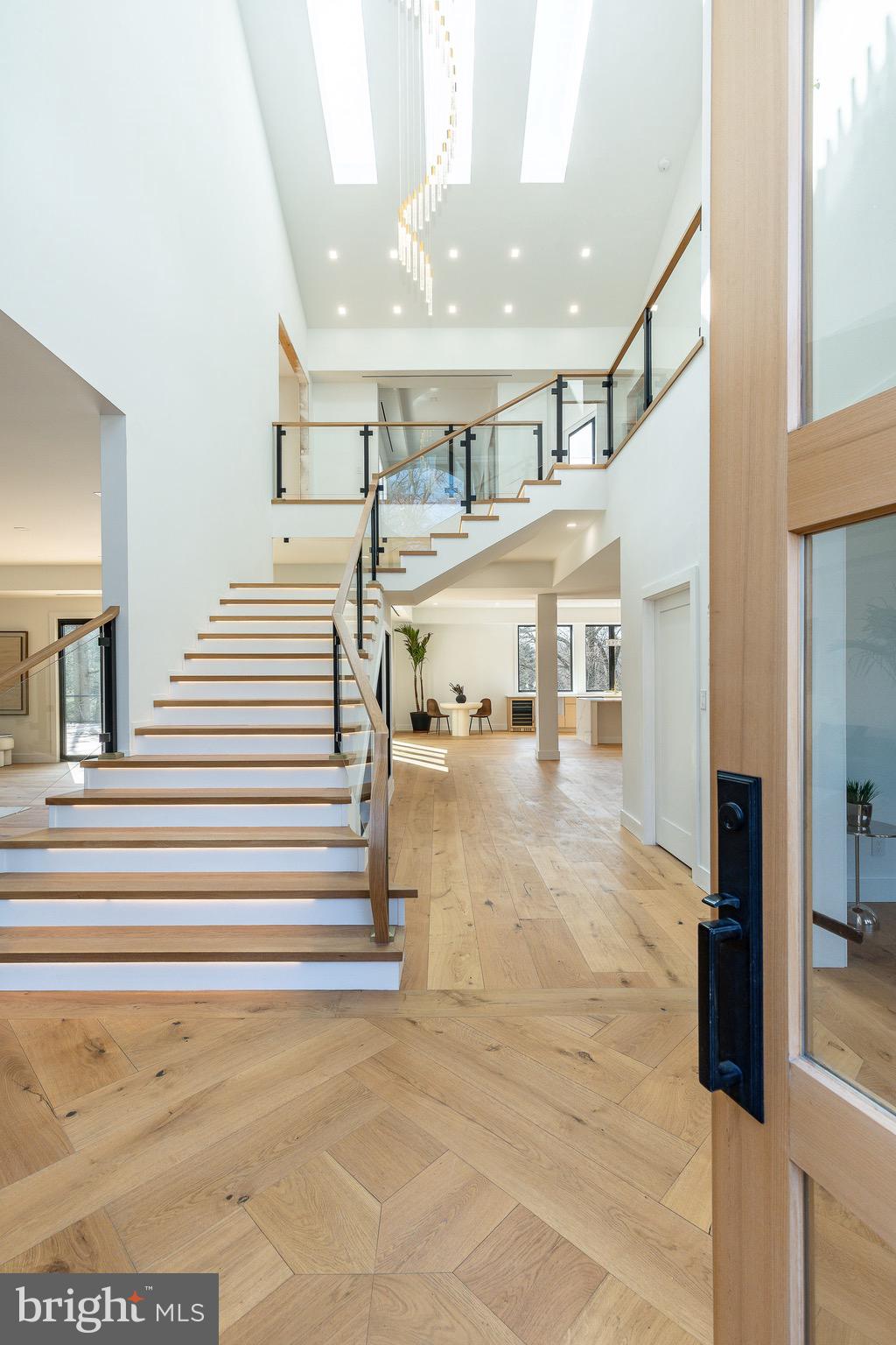CHESTNUT HILL - Residential