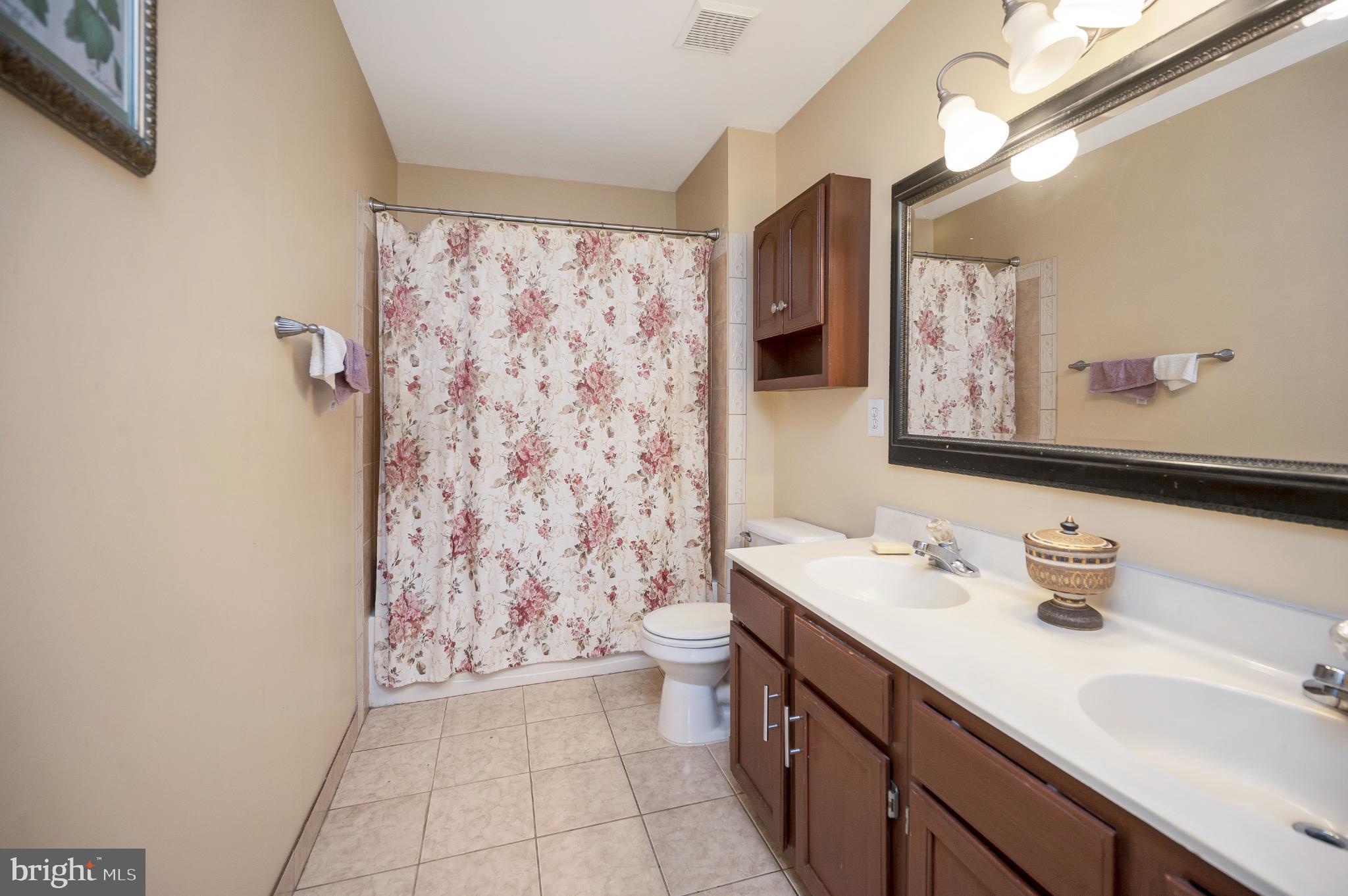 BLOOMS CROSSING - Residential