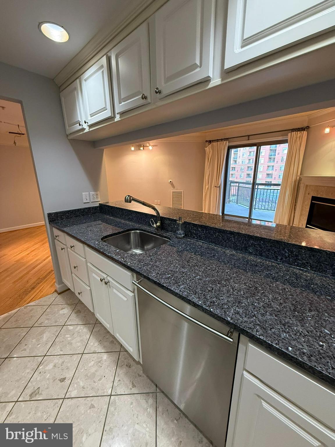 VIRGINIA SQUARE - Residential Lease