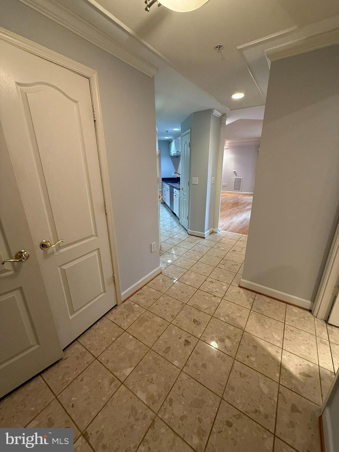 VIRGINIA SQUARE - Residential Lease