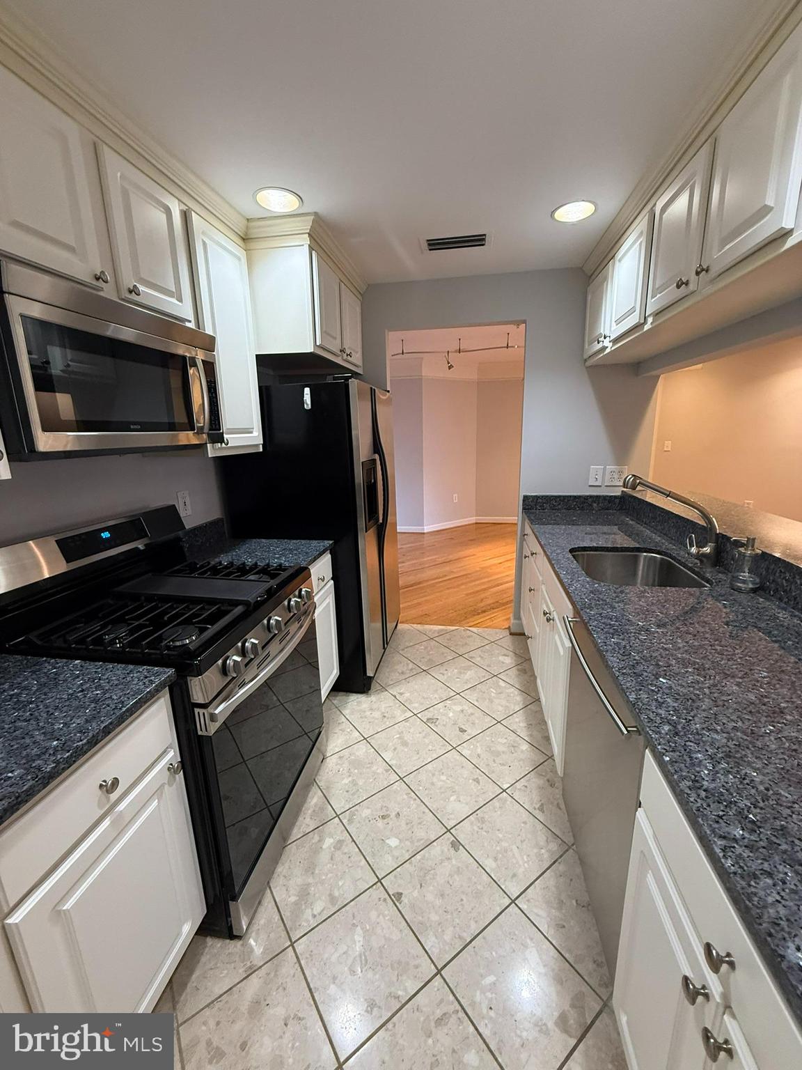 VIRGINIA SQUARE - Residential Lease